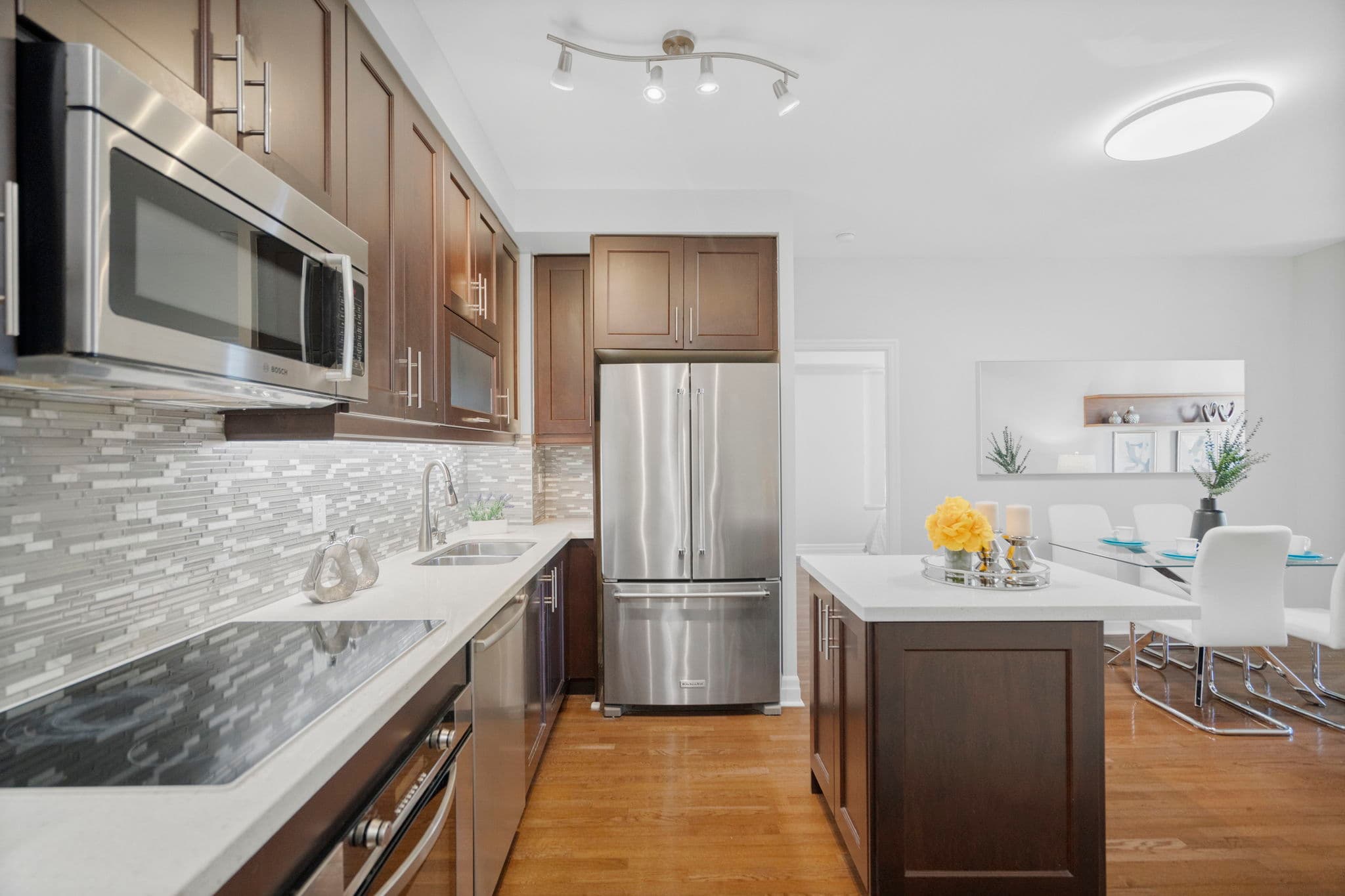 35 Balmuto St Unit 2104 Toronto, ON M4Y 0A3