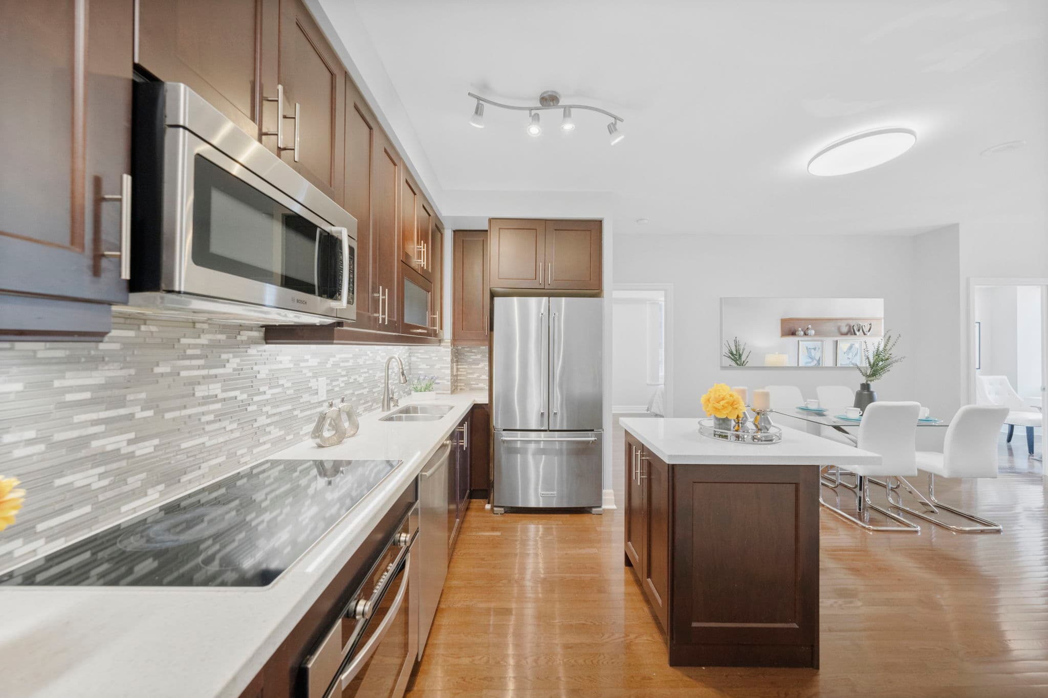 35 Balmuto St Unit 2104 Toronto, ON M4Y 0A3