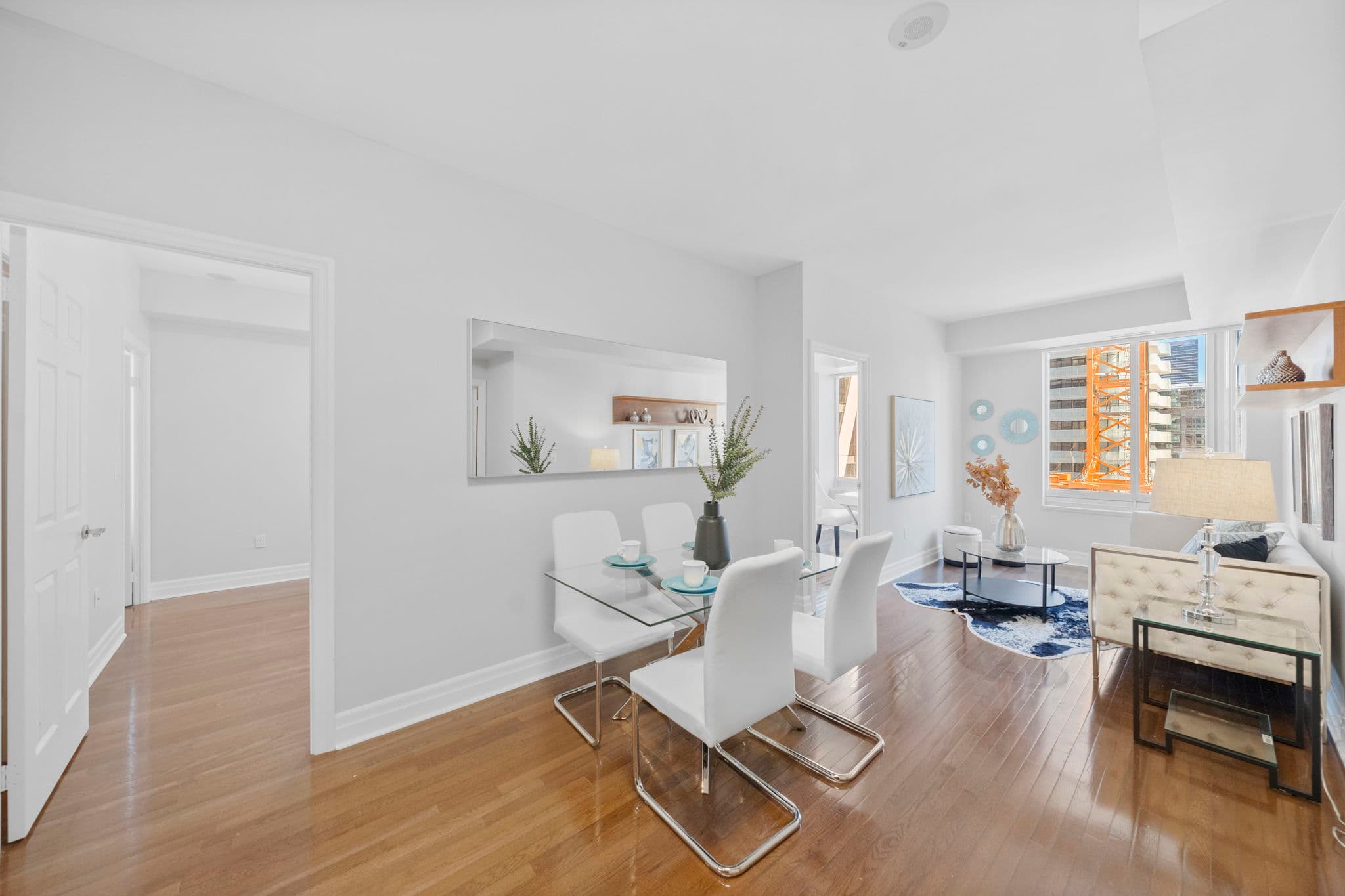 35 Balmuto St Unit 2104 Toronto, ON M4Y 0A3