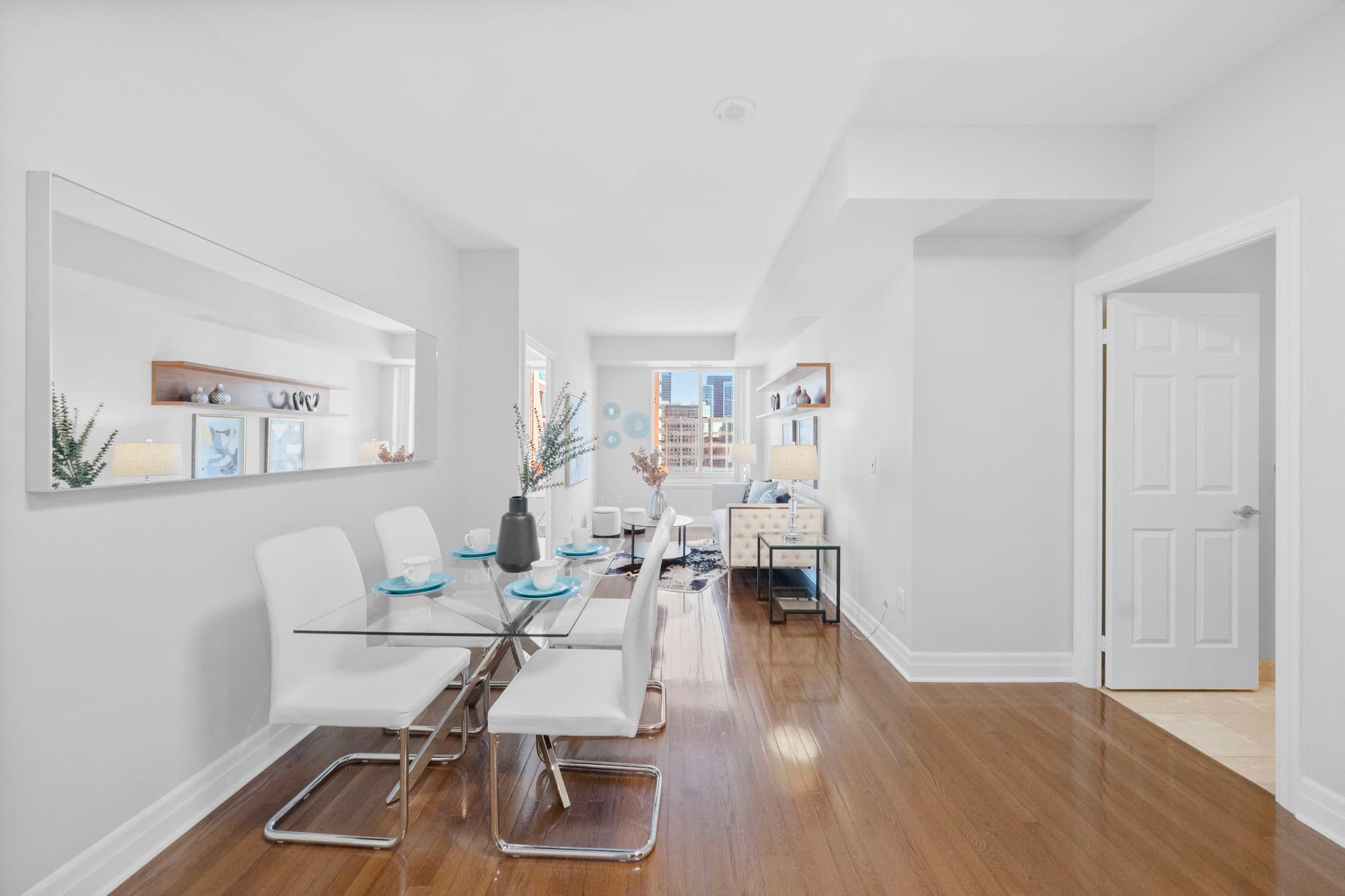 35 Balmuto St Unit 2104 Toronto, ON M4Y 0A3