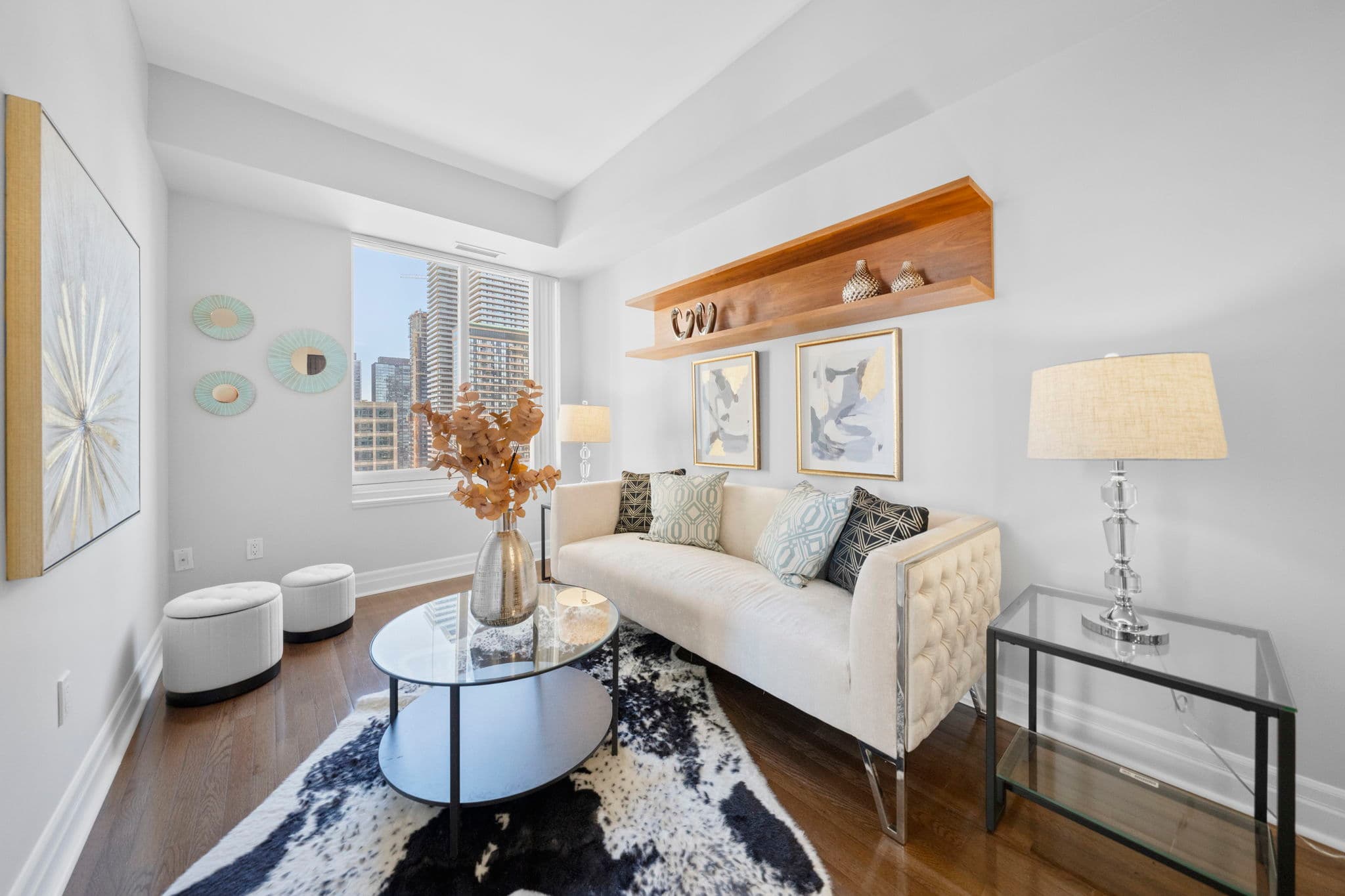 35 Balmuto St Unit 2104 Toronto, ON M4Y 0A3