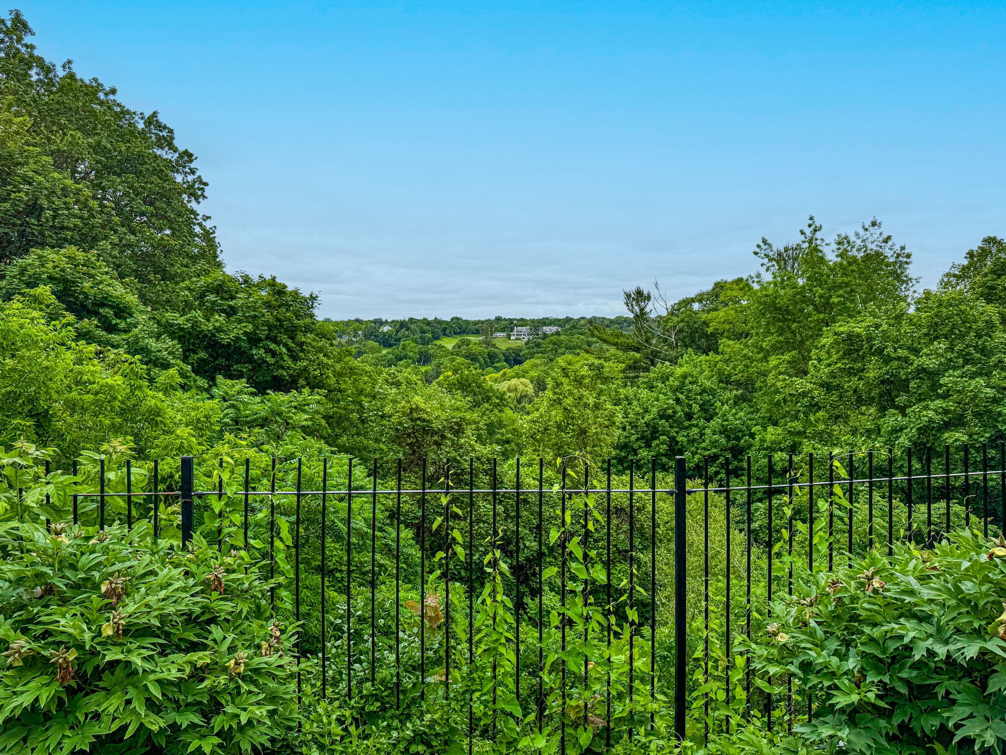 35 Bayview Ridge Toronto, ON M2L 1E3
