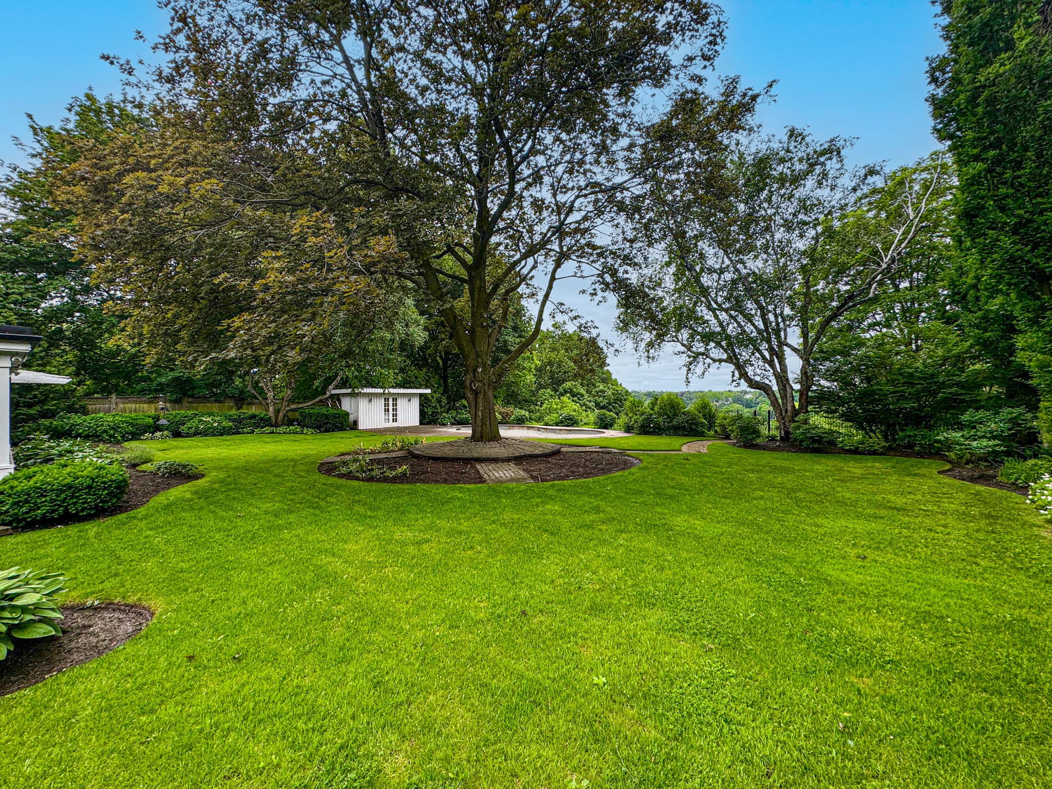 35 Bayview Ridge Toronto, ON M2L 1E3