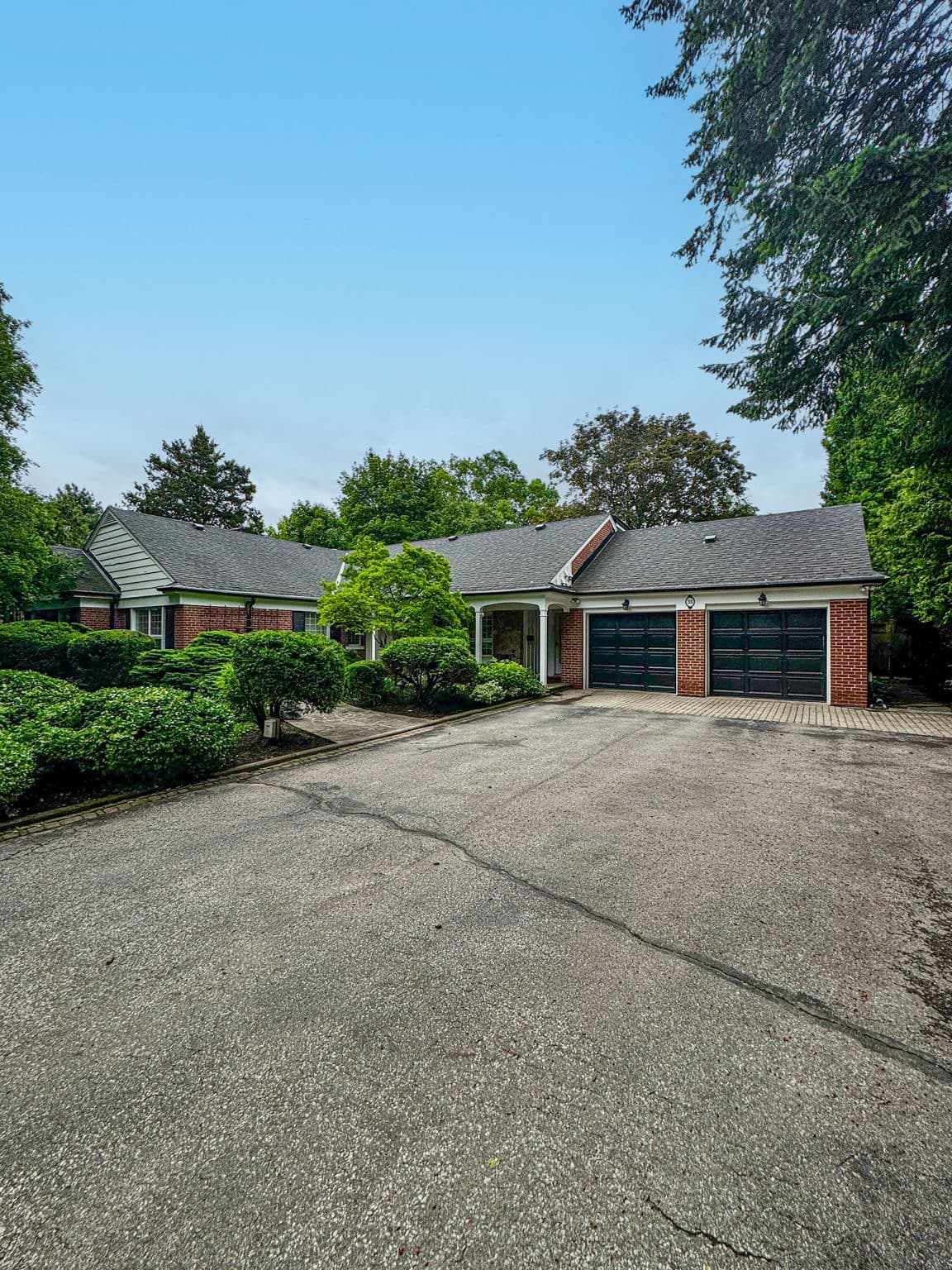 35 Bayview Ridge Toronto, ON M2L 1E3