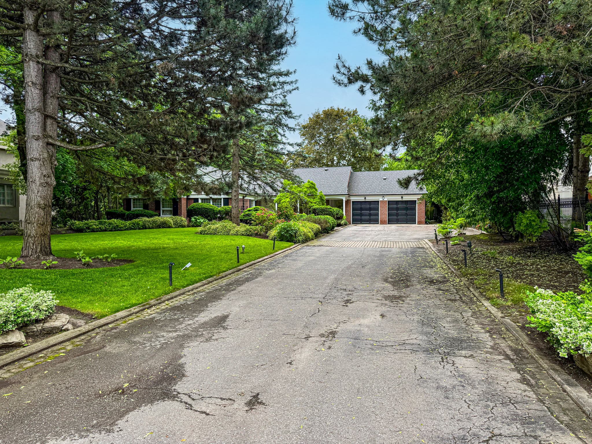 35 Bayview Ridge Toronto, ON M2L 1E3