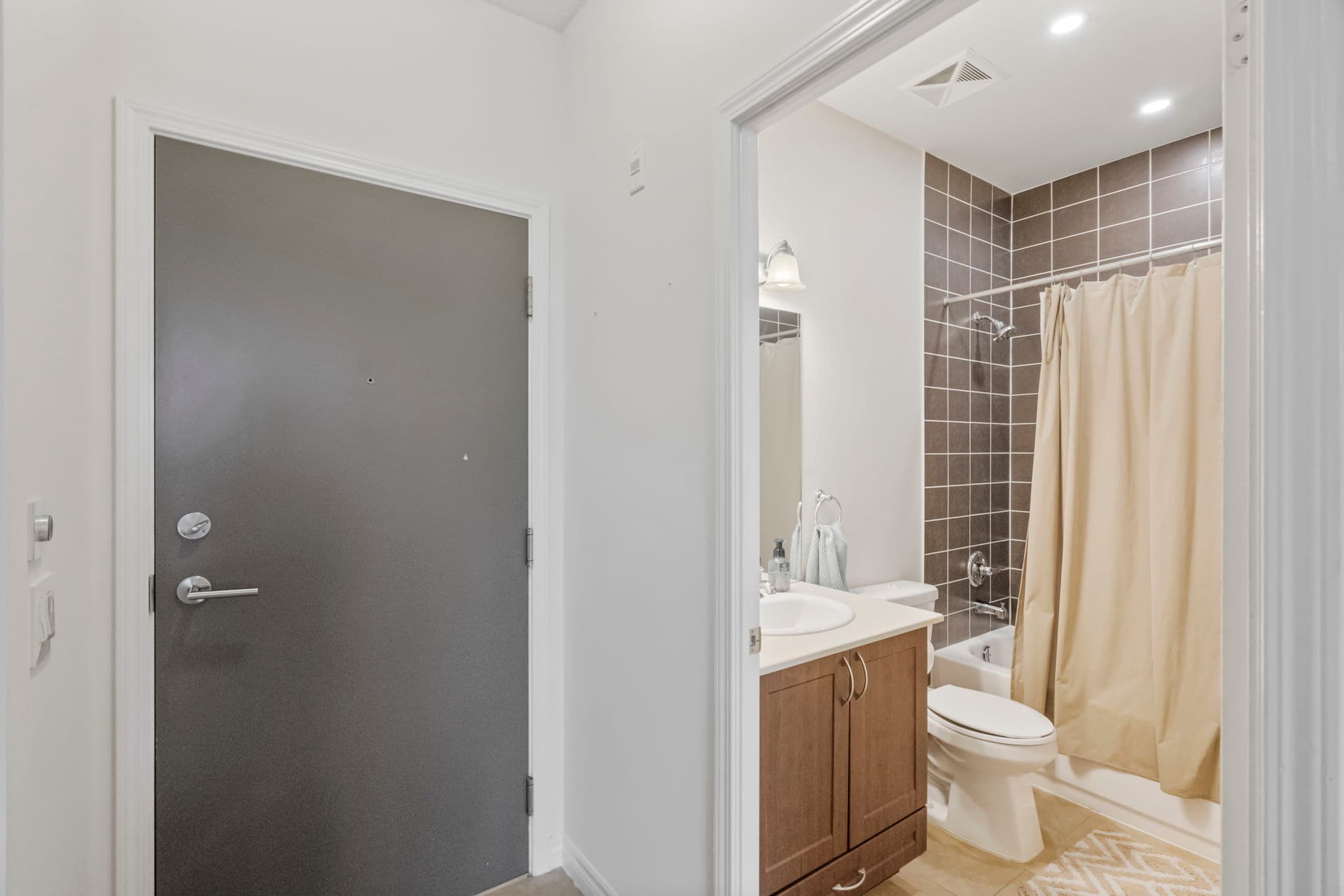 35 Saranac Blvd Suite PH13 Toronto, ON M6A 2G4