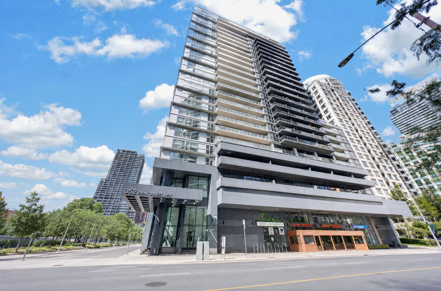 352 Front St W 1916 Toronto, ON