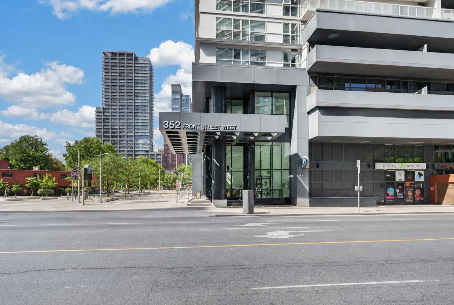 352 Front St W 1916 Toronto, ON