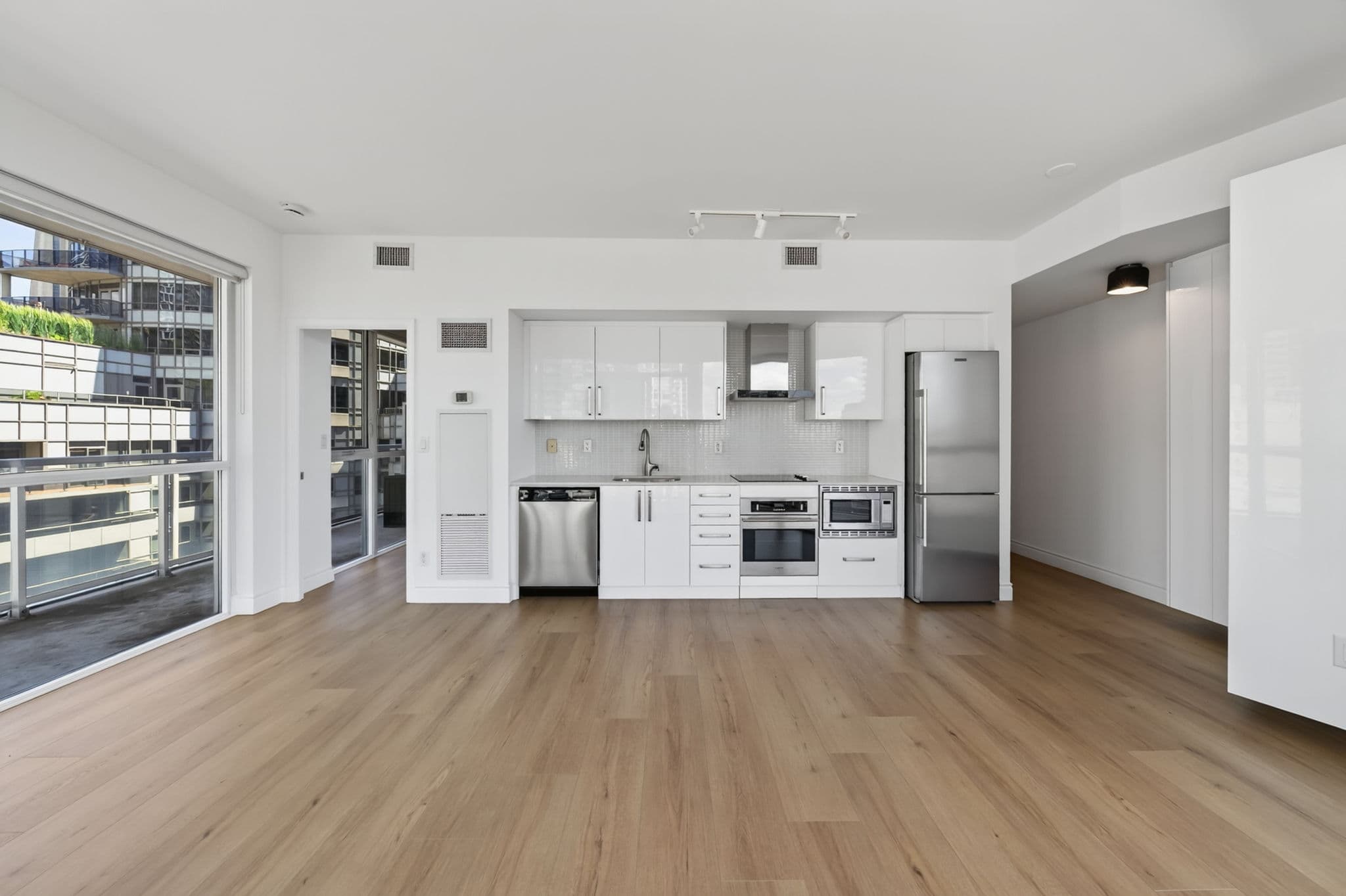 352 Front St W 1916 Toronto, ON