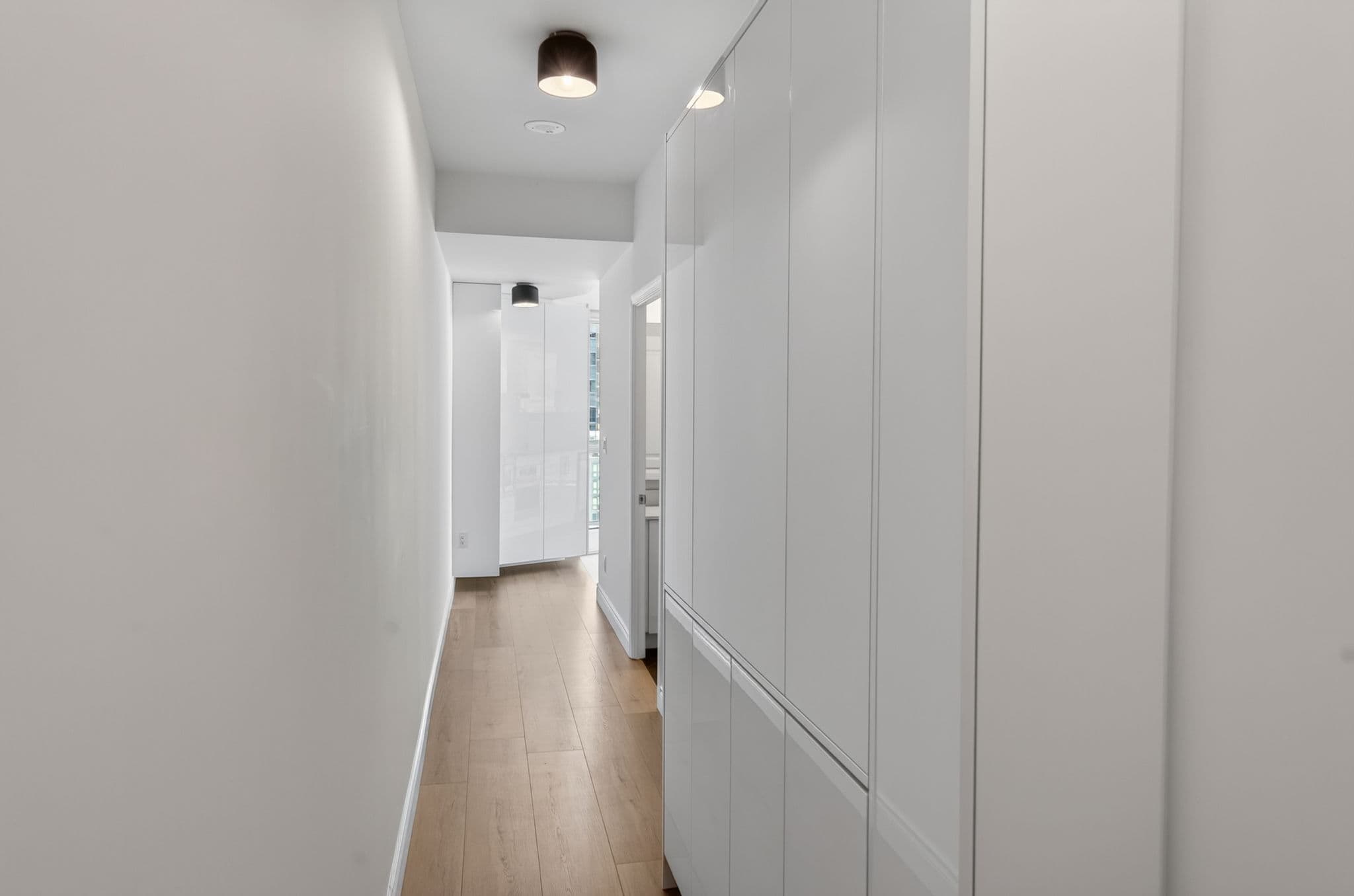 352 Front St W 1916 Toronto, ON