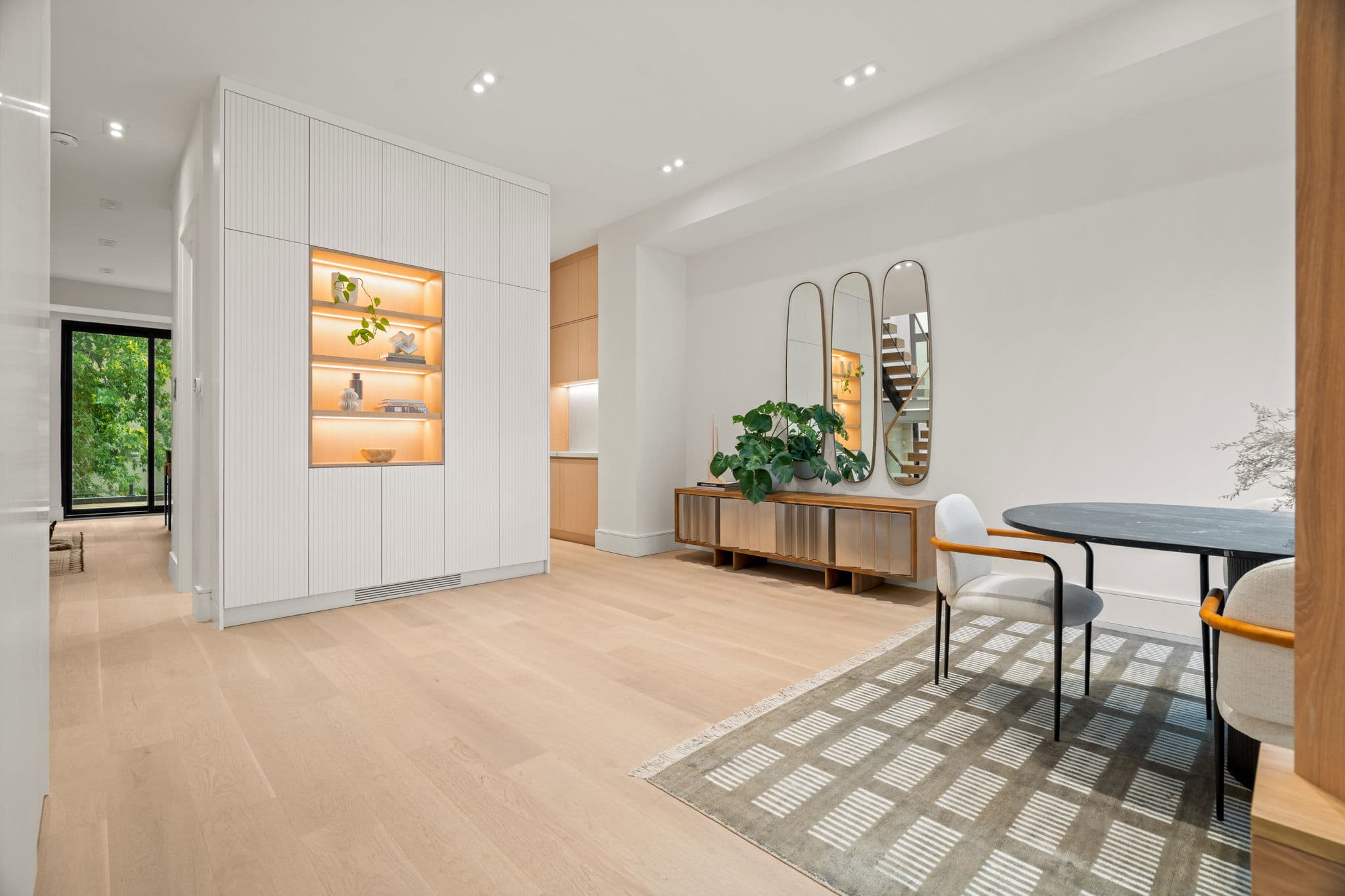 353 Broadway Ave Toronto, ON M4P 1W8