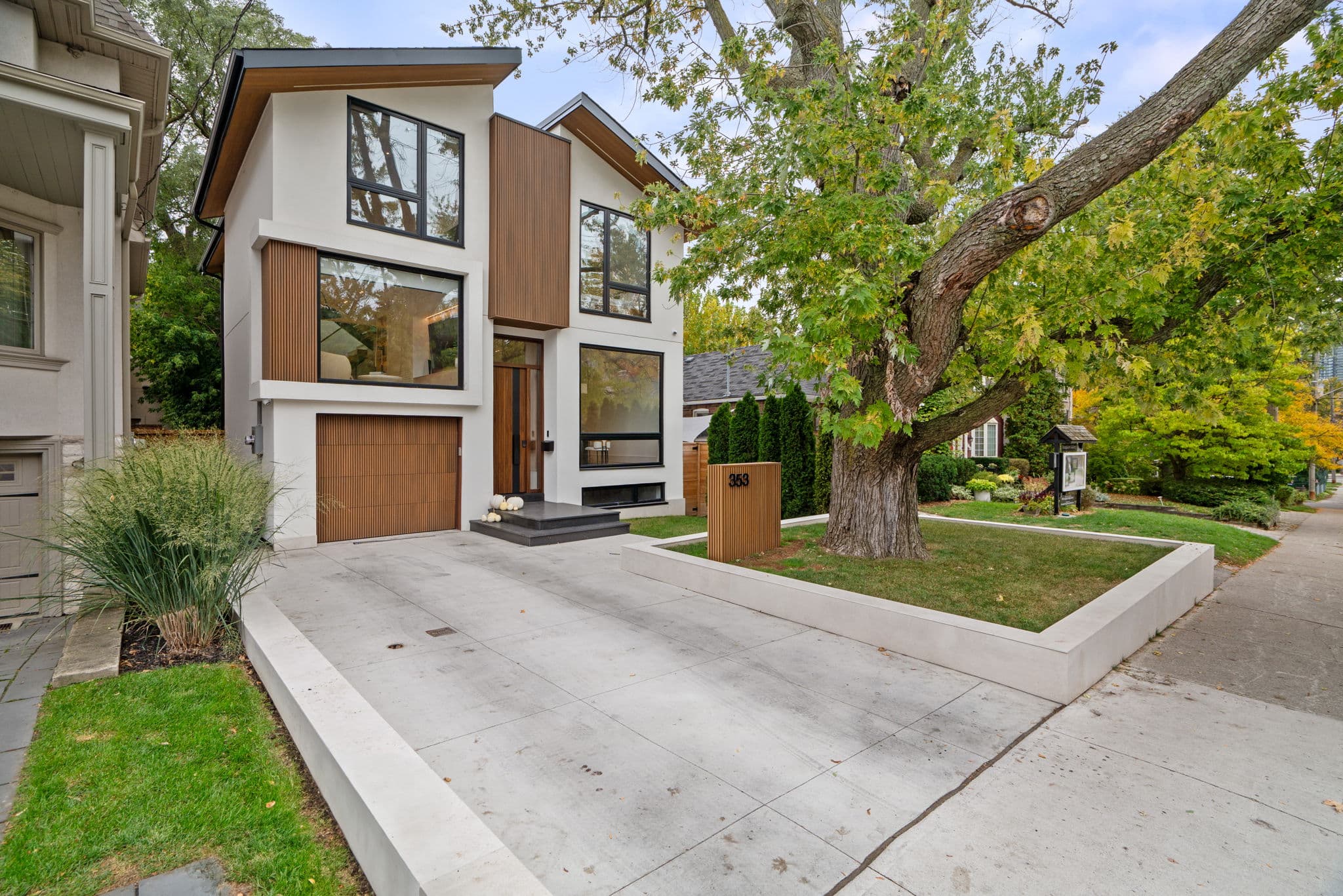 353 Broadway Ave Toronto, ON M4P 1W8