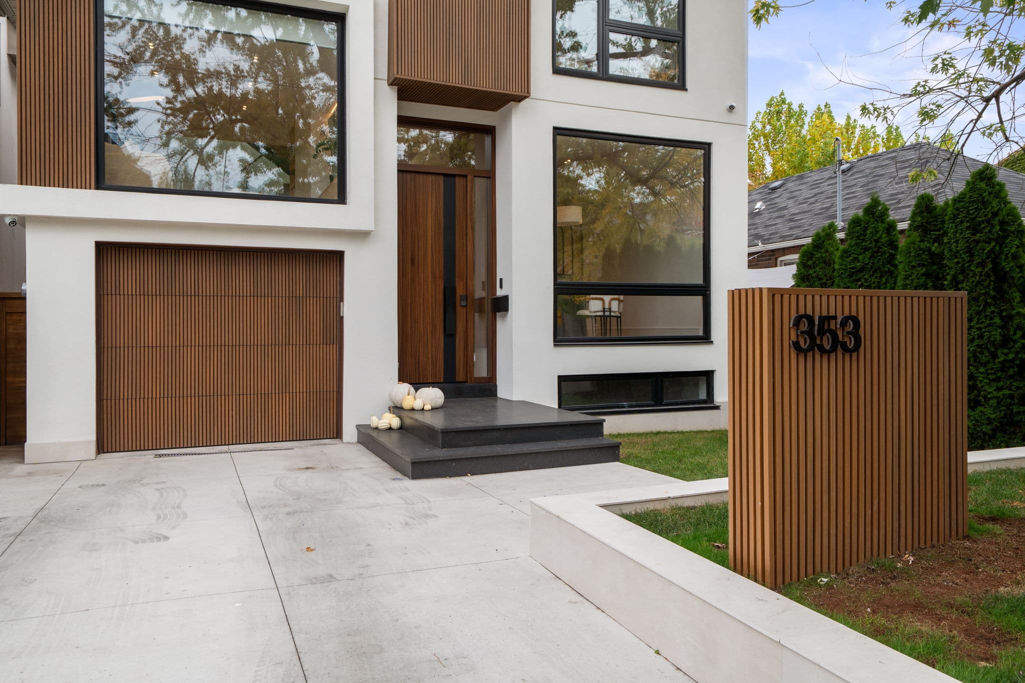 353 Broadway Ave Toronto, ON M4P 1W8