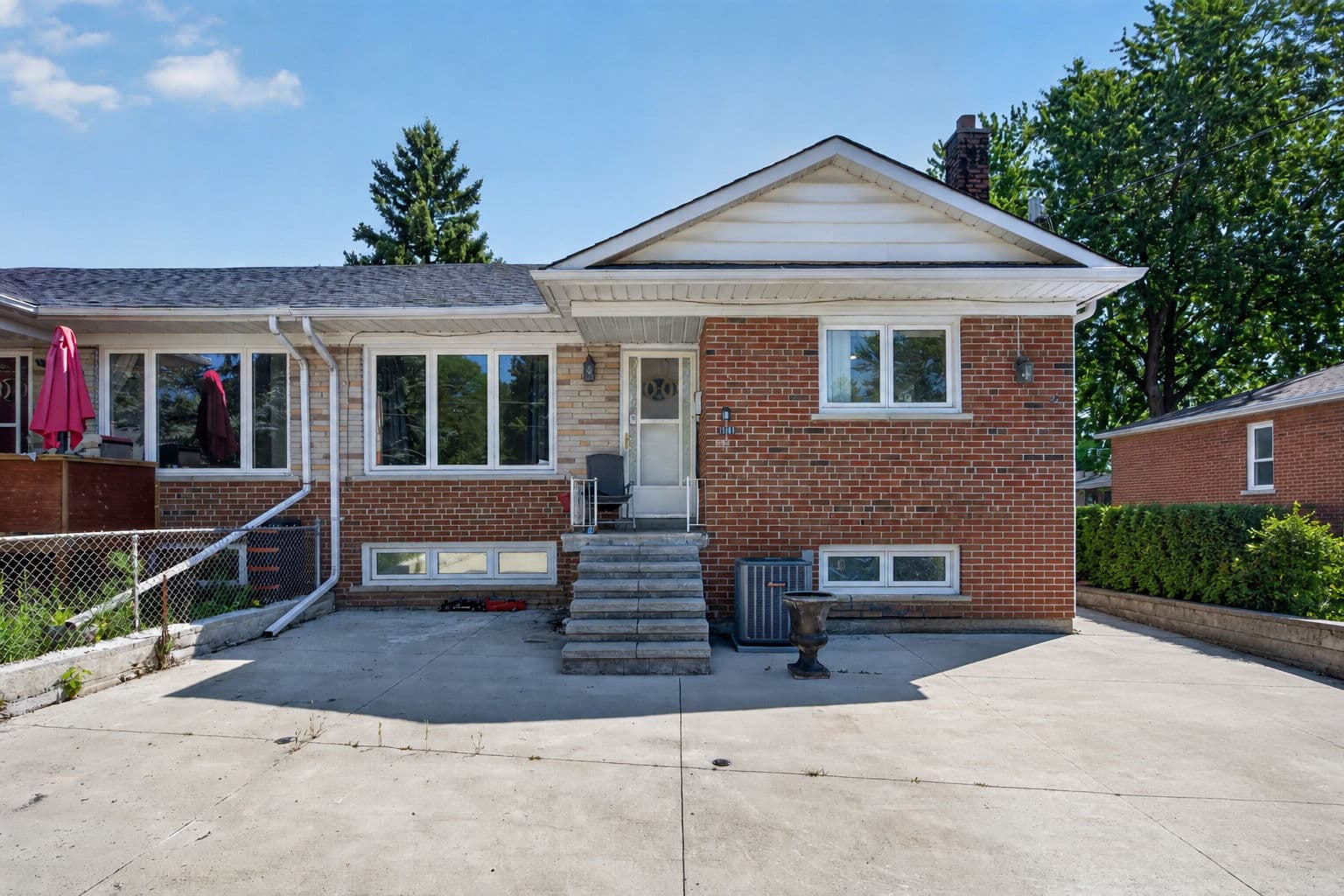 361 Blue Grass Blvd Richmond Hill, ON L4C 3H3
