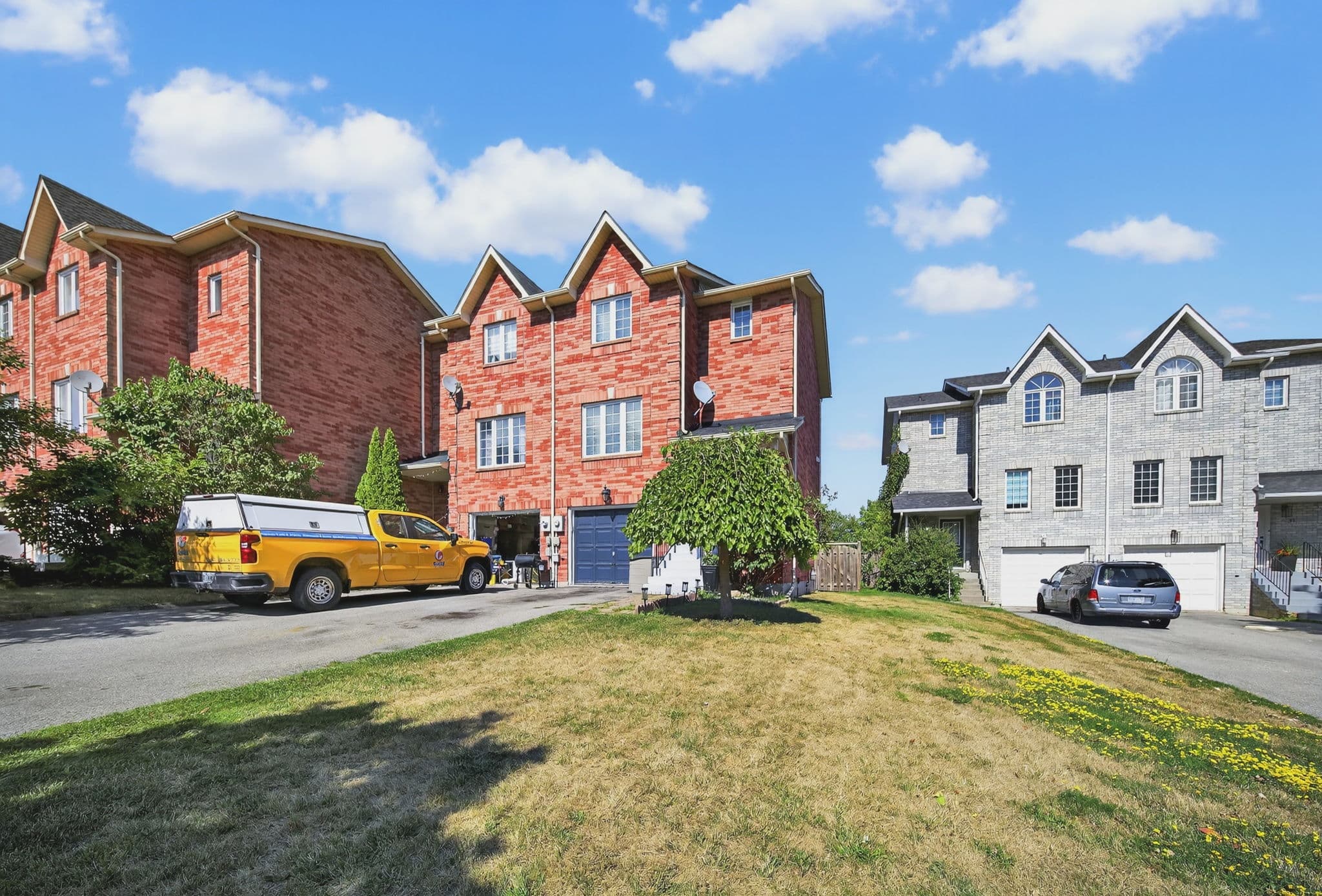 37 Hattie Ct Georgina, ON L4P 3Z7