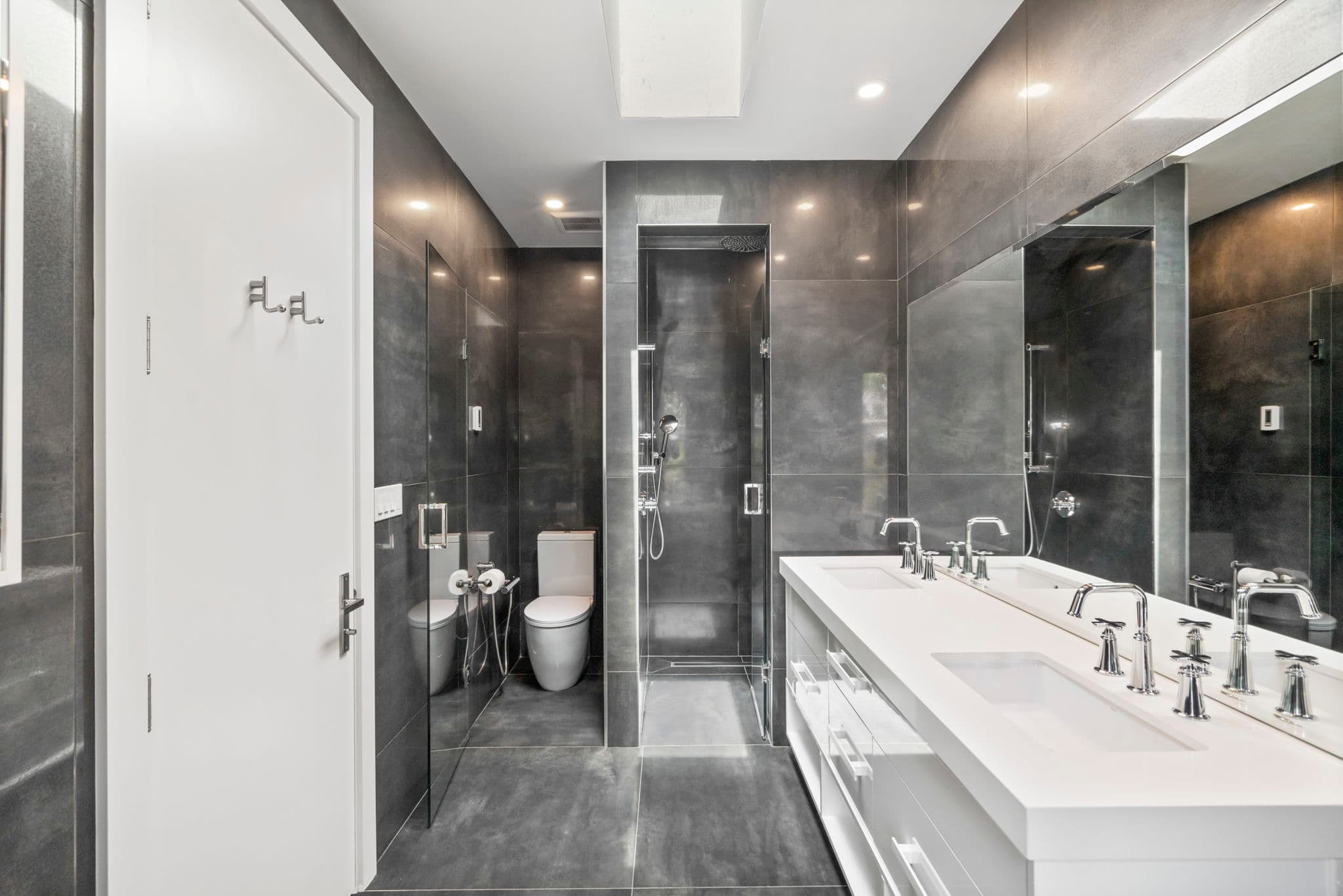 37 Kilbarry Rd Toronto, ON M5P 1K4