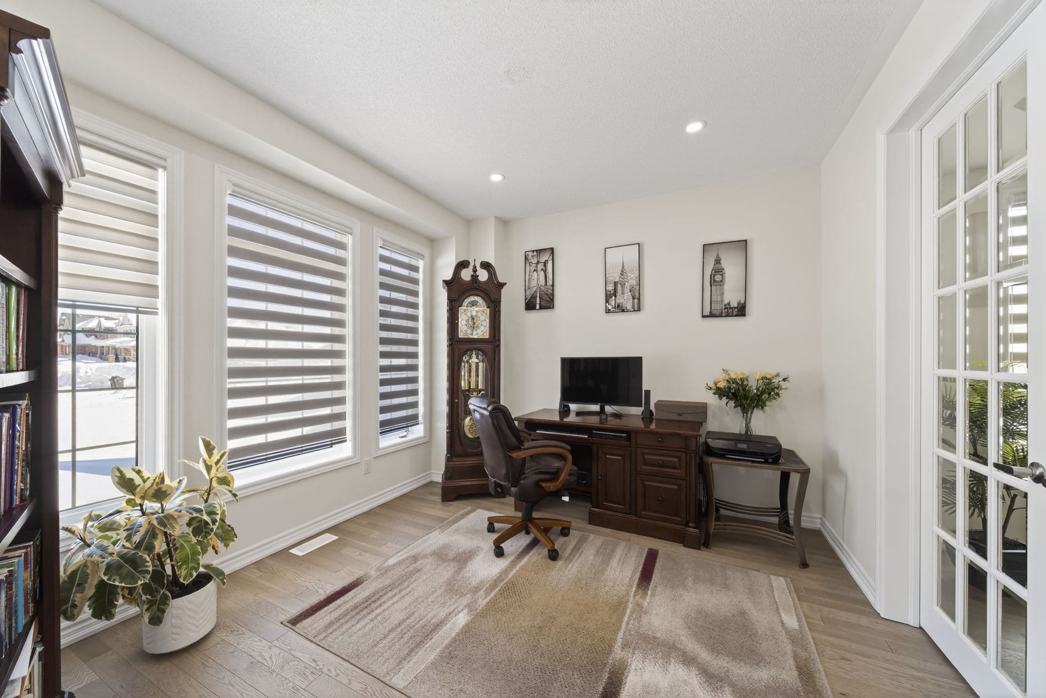 37 Rugman Cres Springwater, ON L9X 2A2