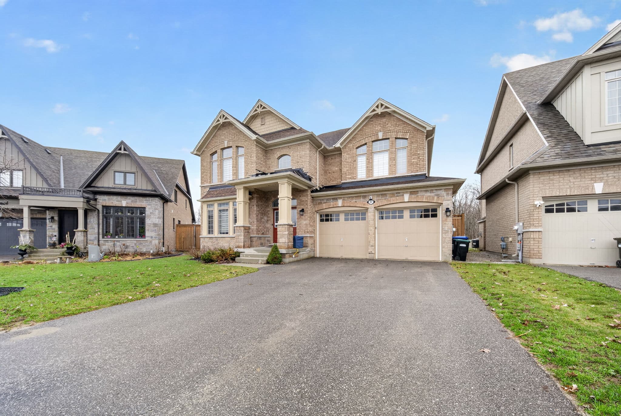 37 Rugman Cres Springwater, ON L9X 2A2
