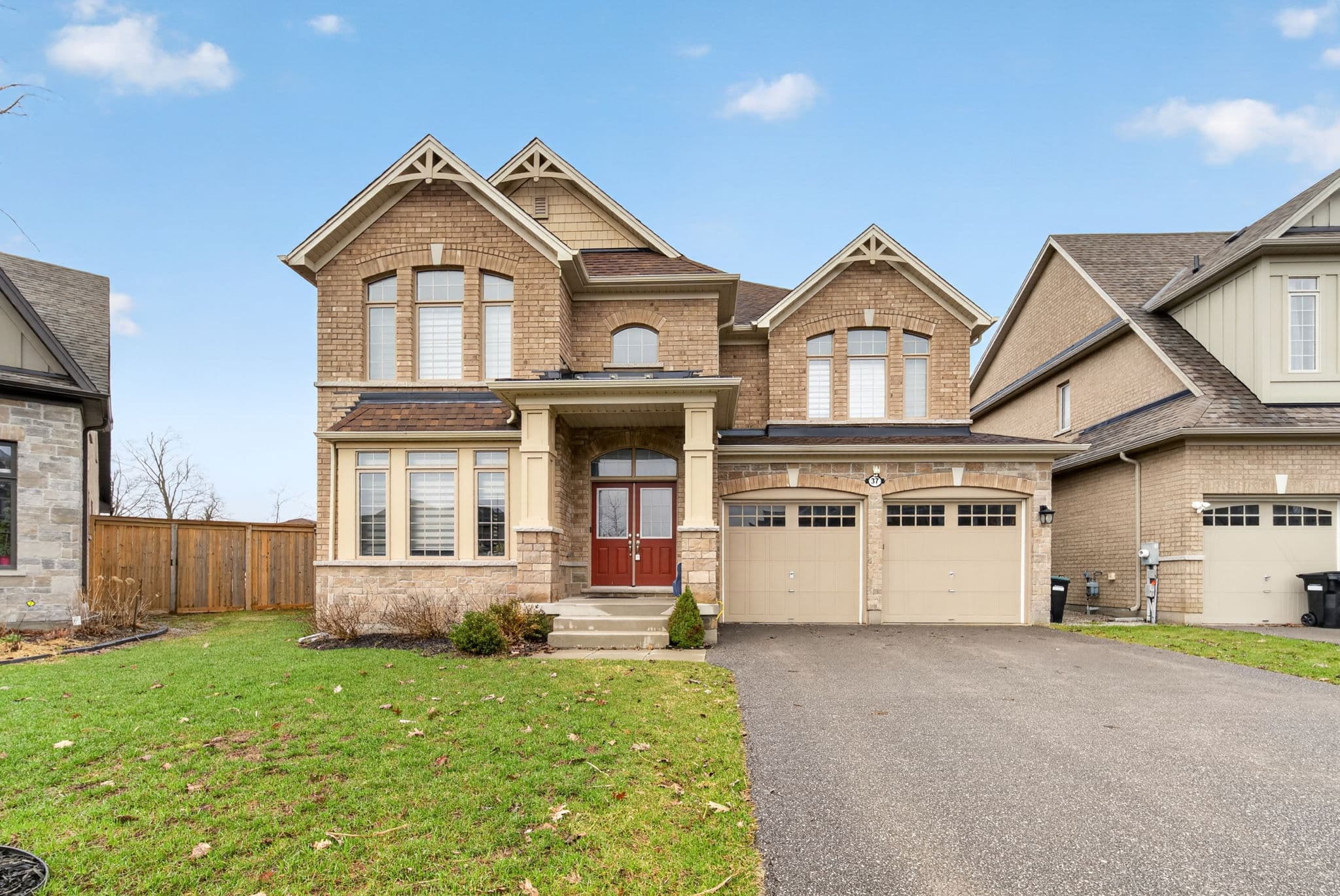 37 Rugman Cres Springwater, ON L9X 2A2