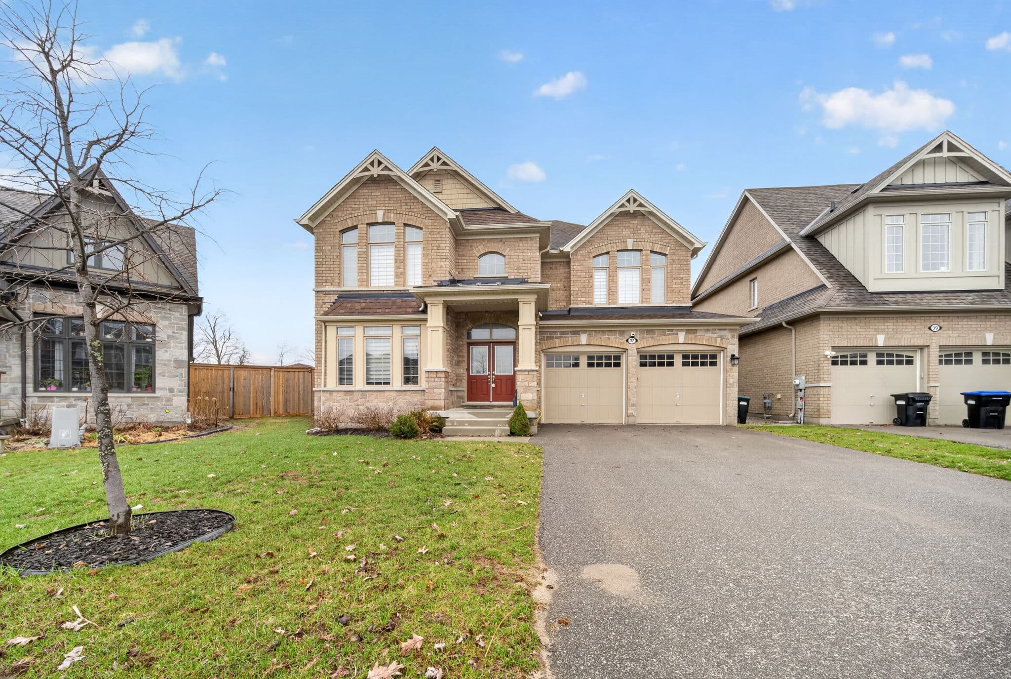 37 Rugman Cres Springwater, ON L9X 2A2