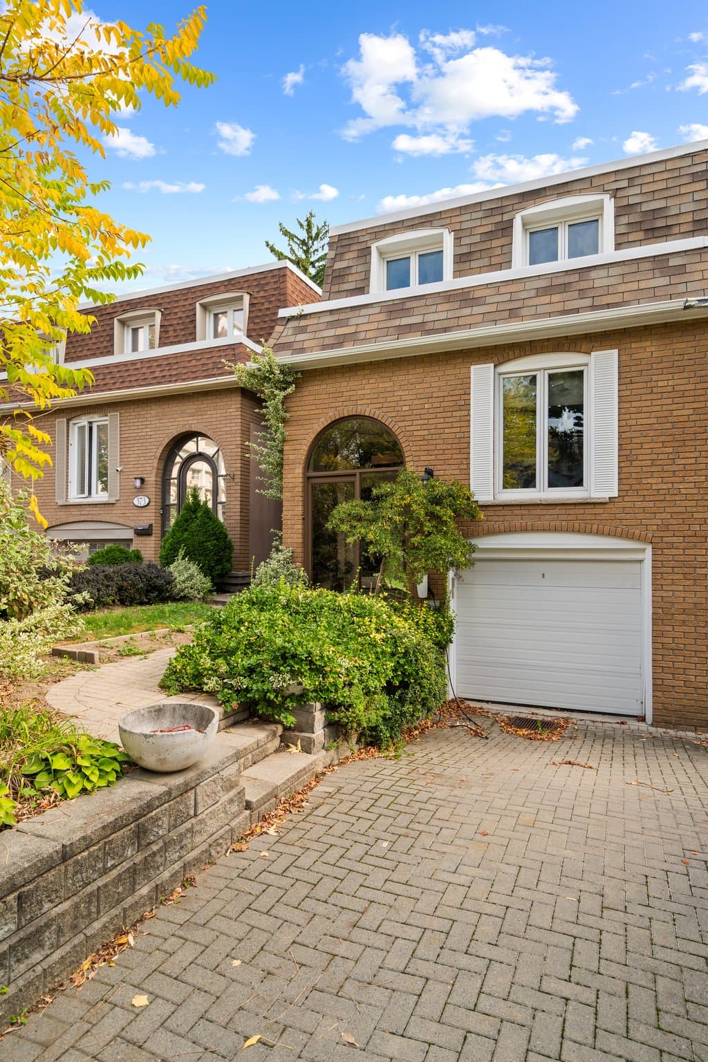 371 Cleveland St Toronto, ON M4S 2X1