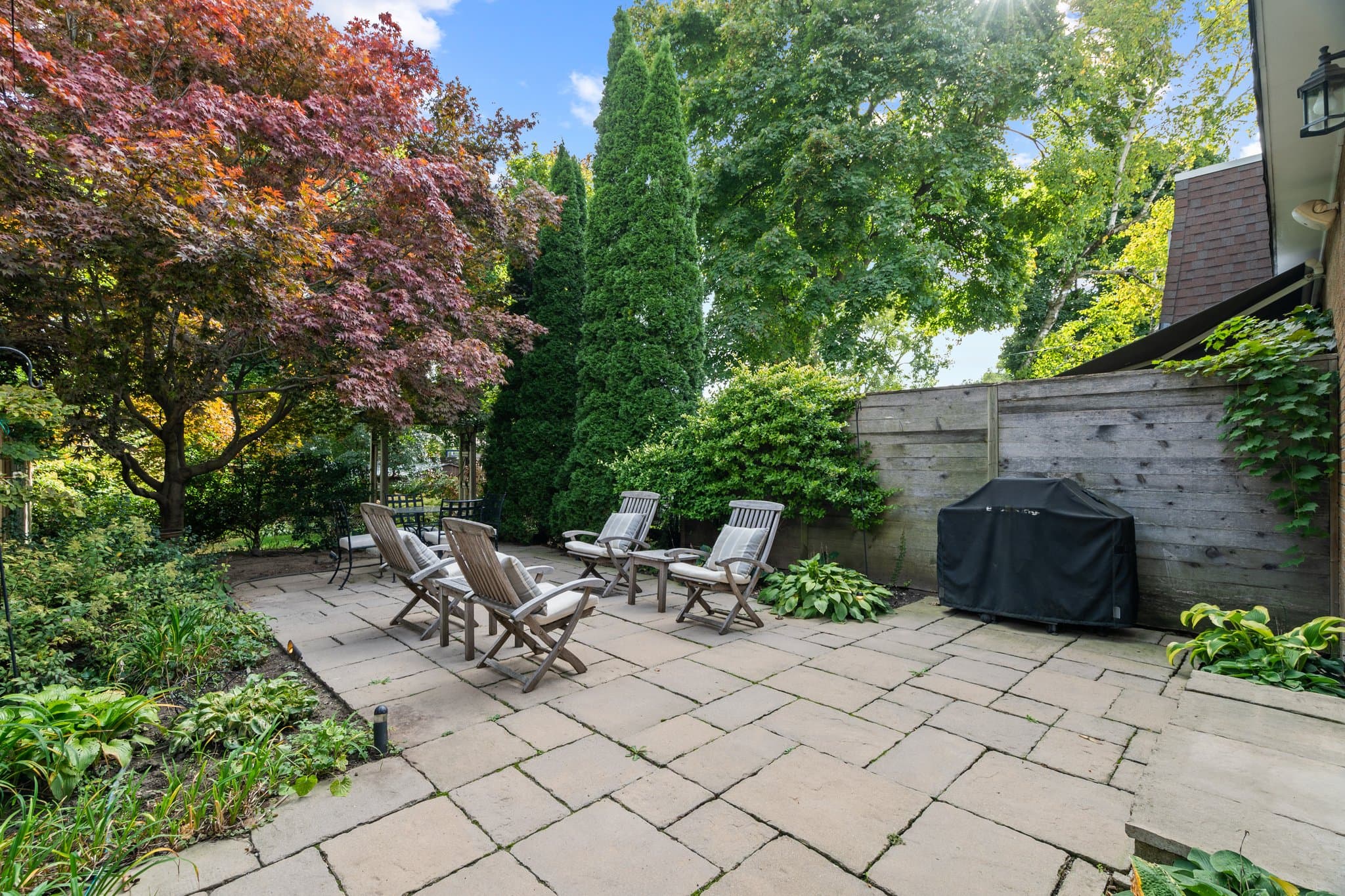 371 Cleveland St Toronto, ON M4S 2X1