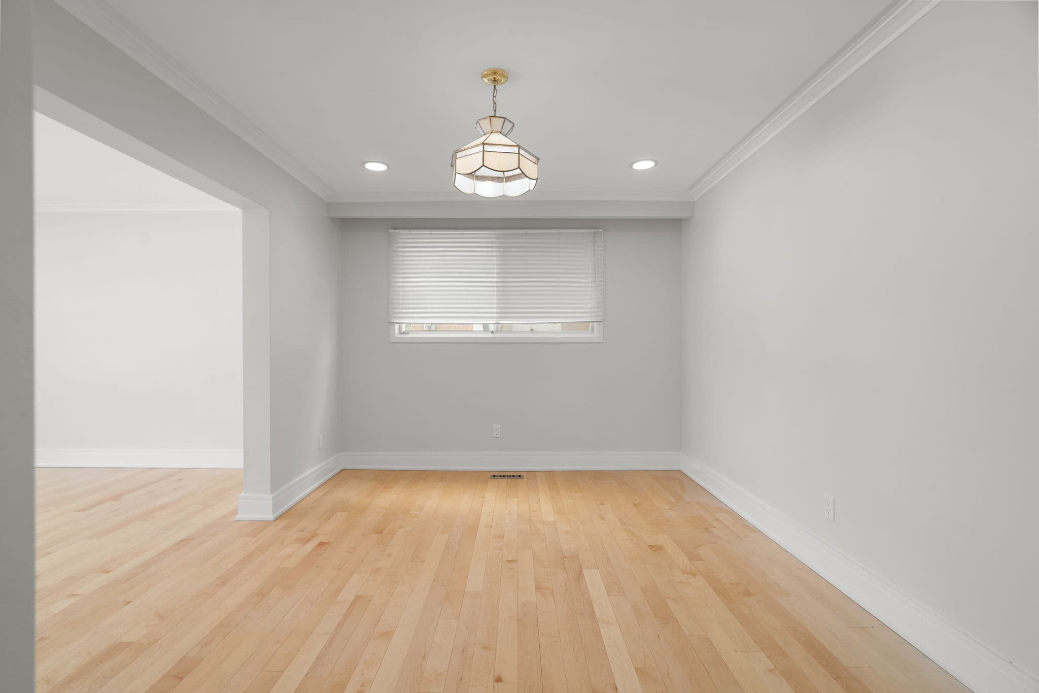 371 Woodsworth Rd Toronto, ON M2L 2T8