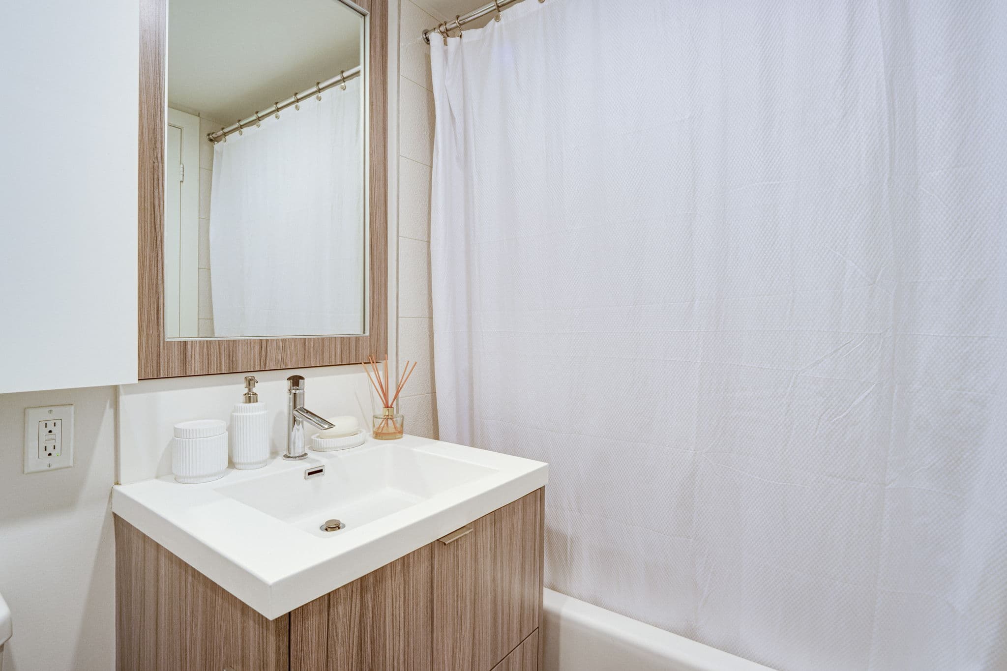 38 Cameron St Toronto, ON M5T 0C3