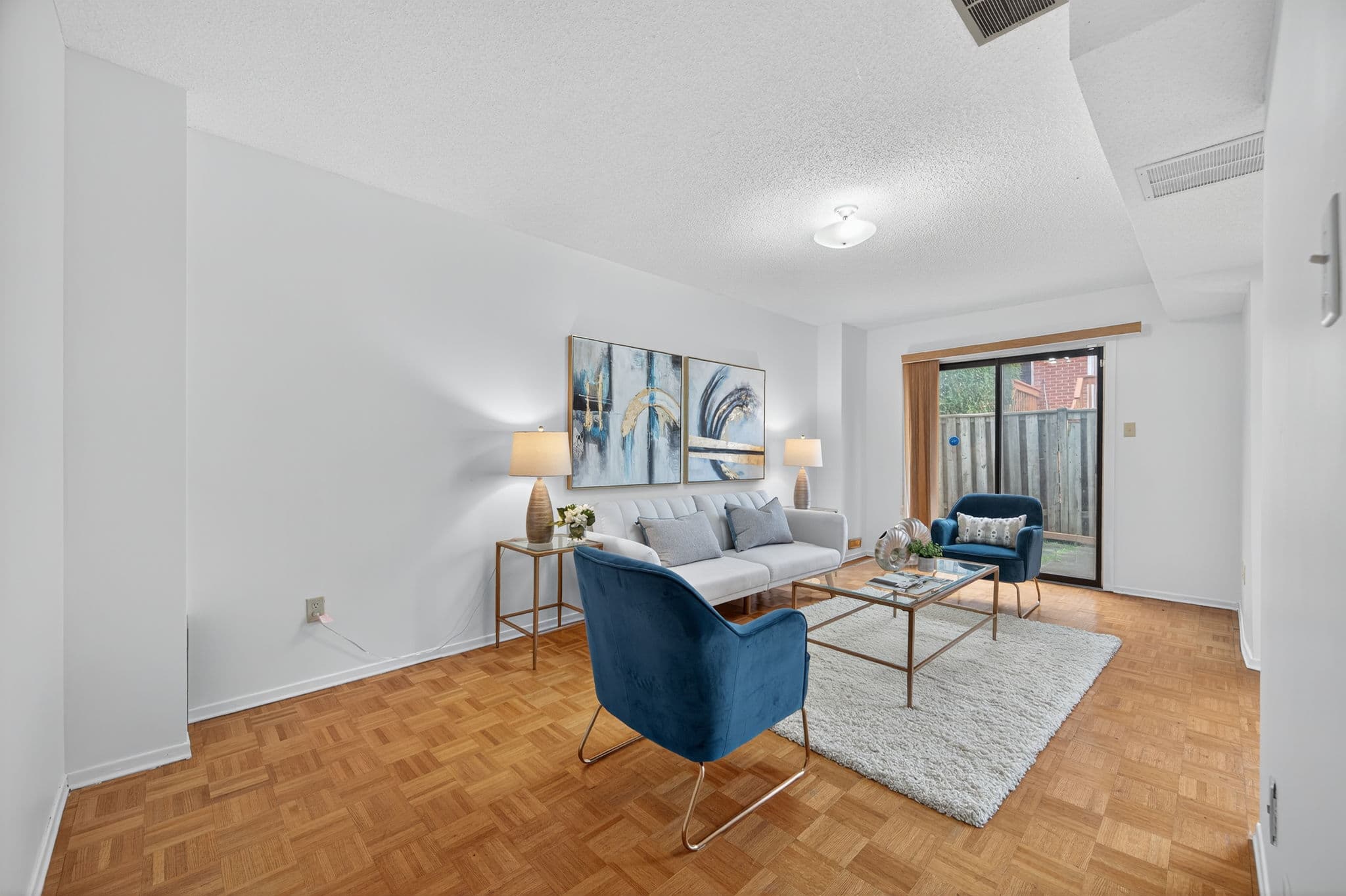 38 Carnival Ct Toronto, ON M2R 3T8