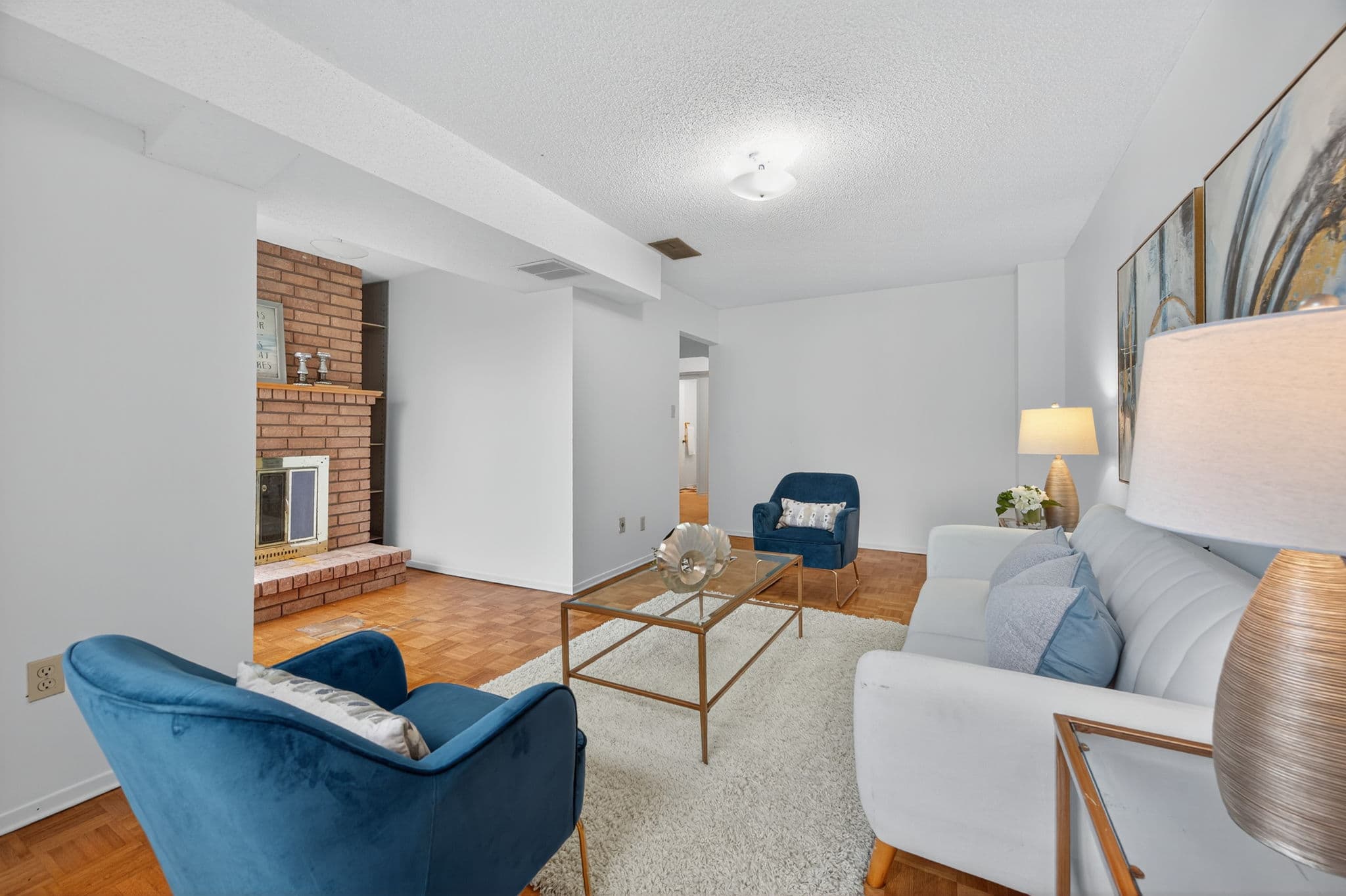 38 Carnival Ct Toronto, ON M2R 3T8