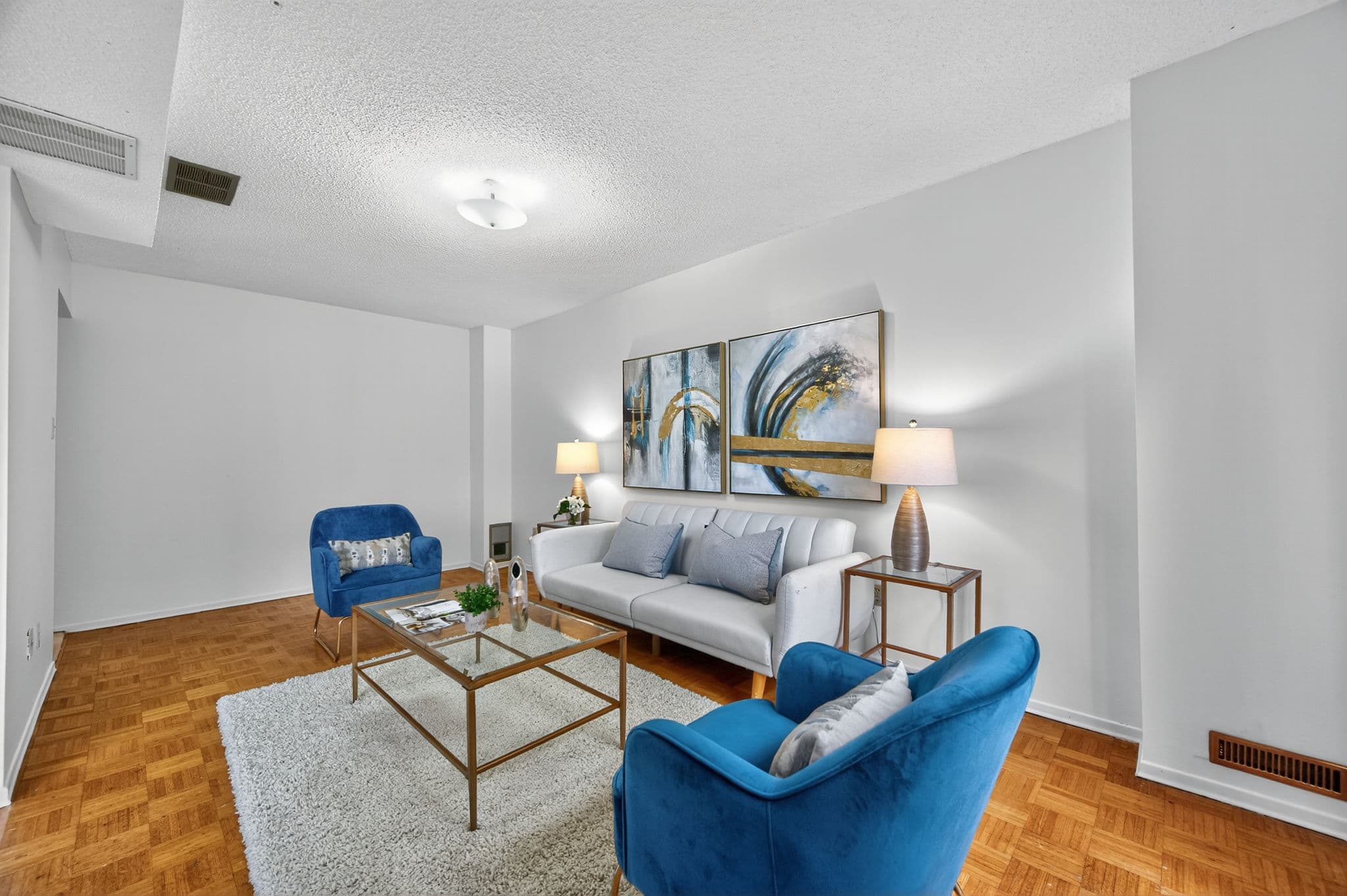 38 Carnival Ct Toronto, ON M2R 3T8