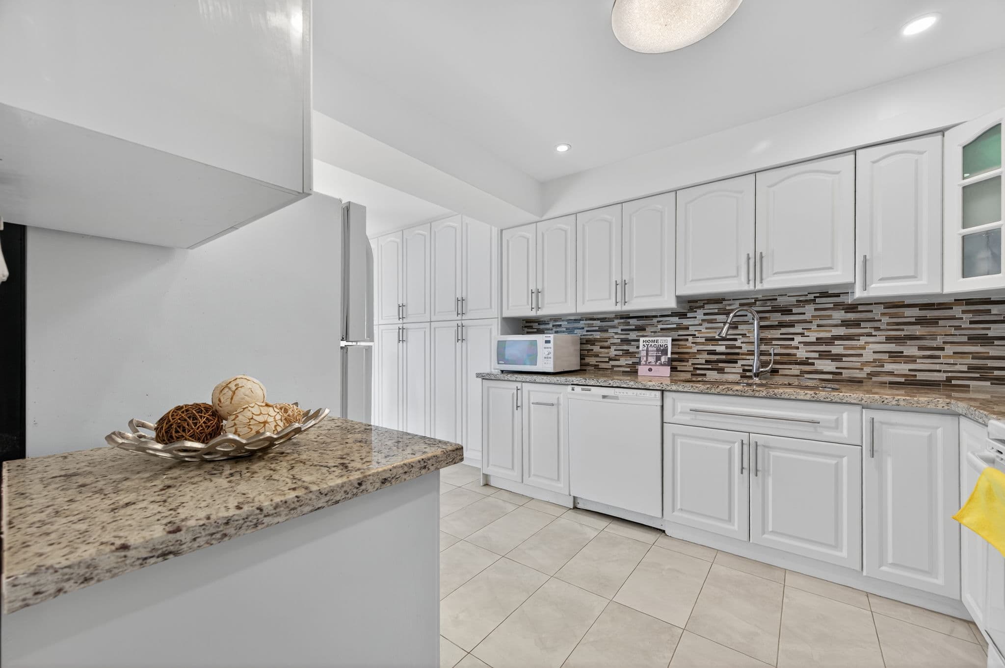 38 Carnival Ct Toronto, ON M2R 3T8