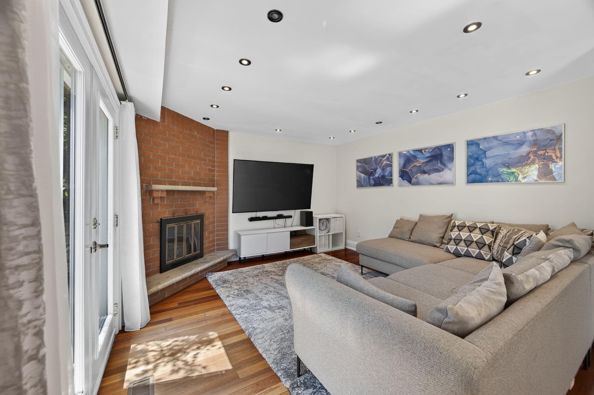 38 Crystal Dr Richmond Hill, ON L4C 7Y4