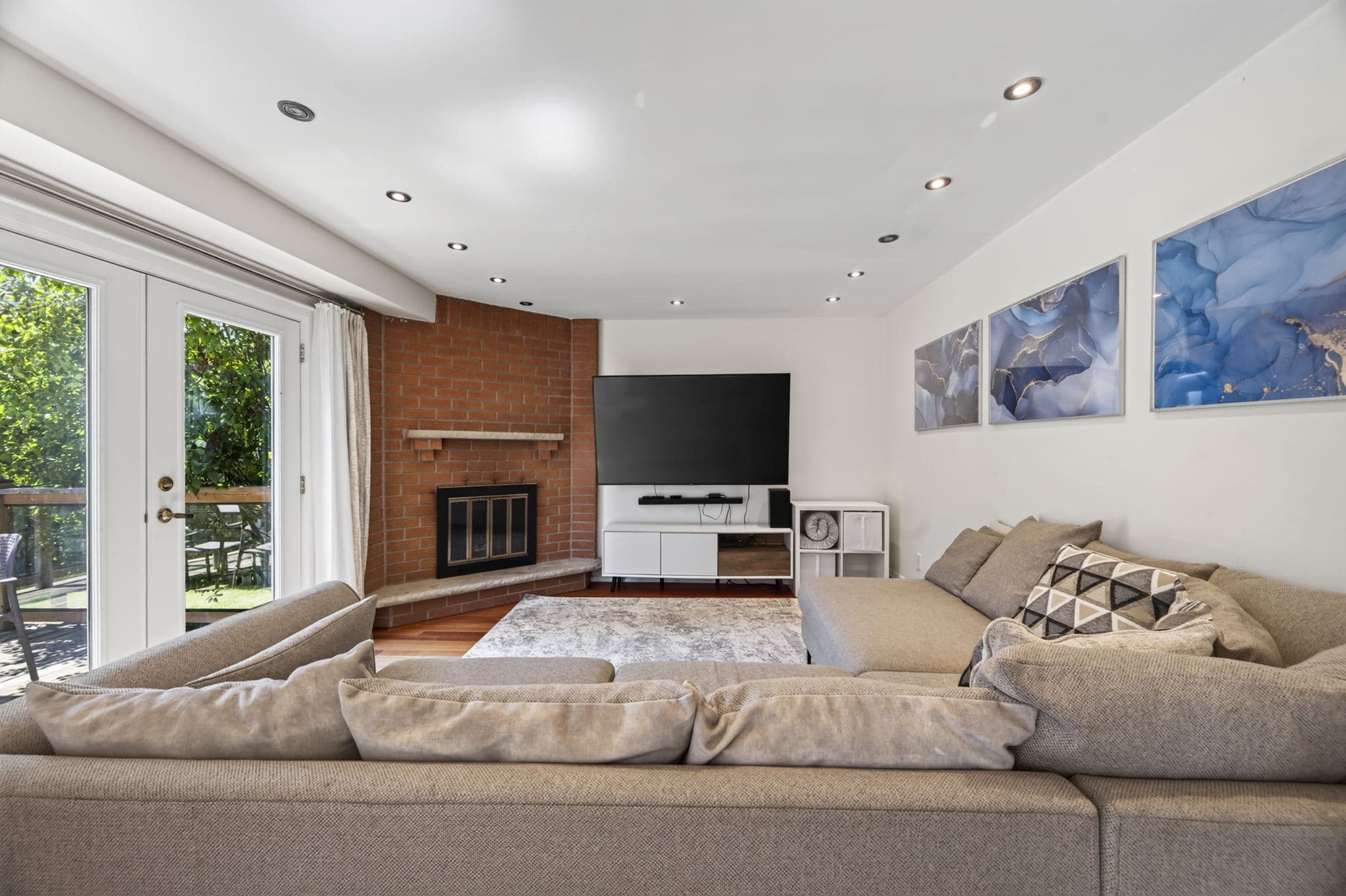 38 Crystal Dr Richmond Hill, ON L4C 7Y4