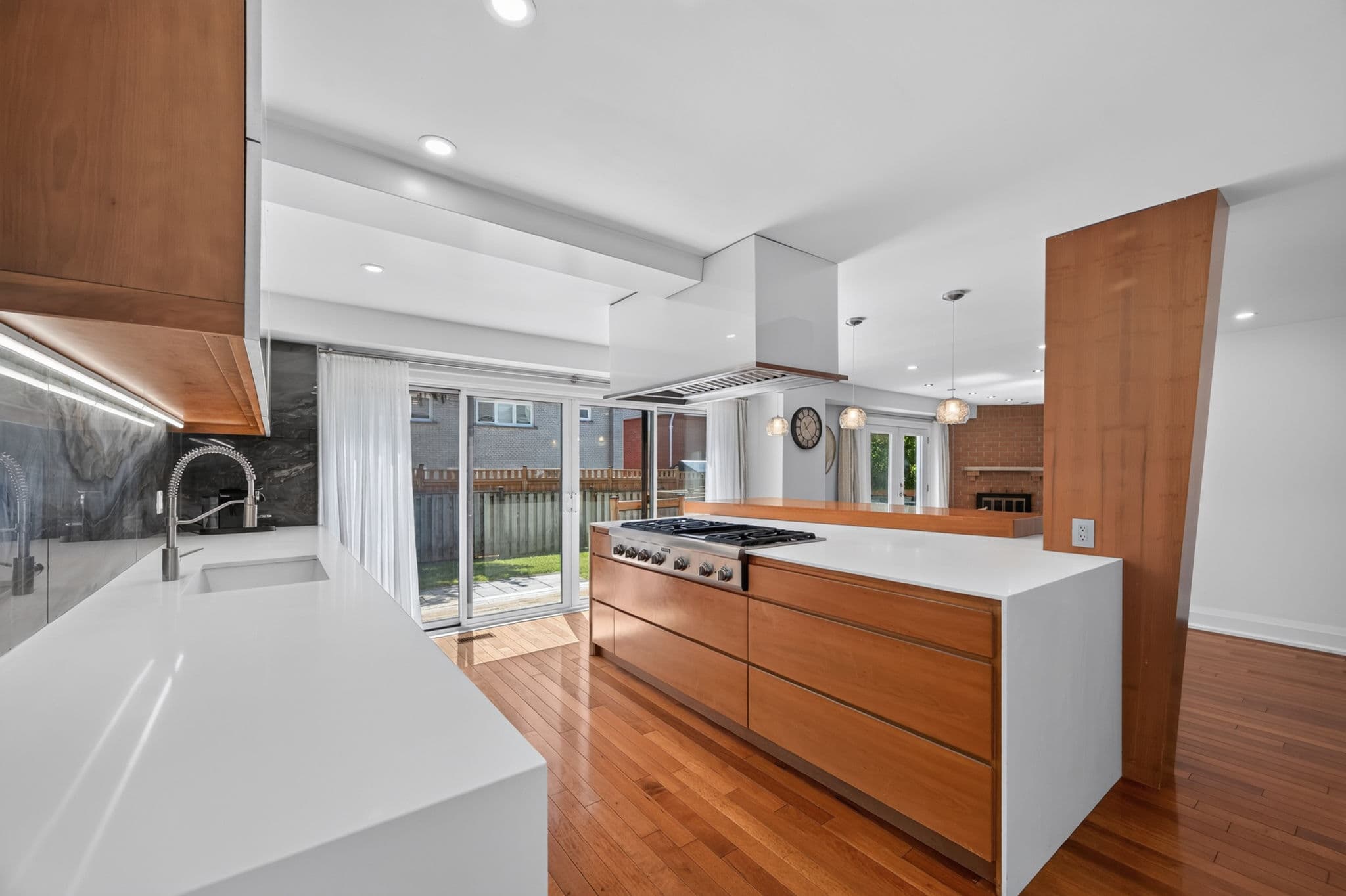 38 Crystal Dr Richmond Hill, ON L4C 7Y4