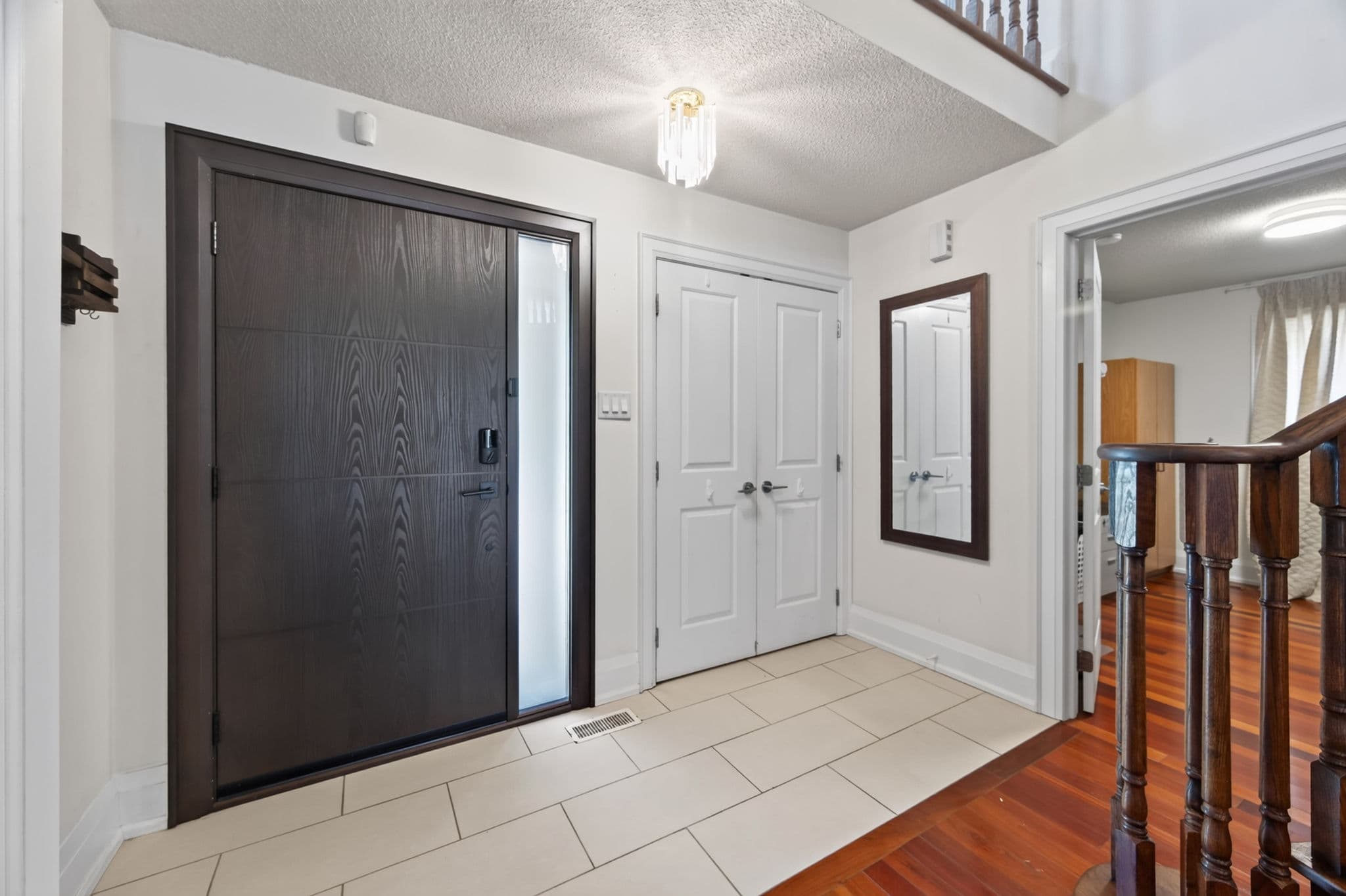 38 Crystal Dr Richmond Hill, ON L4C 7Y4
