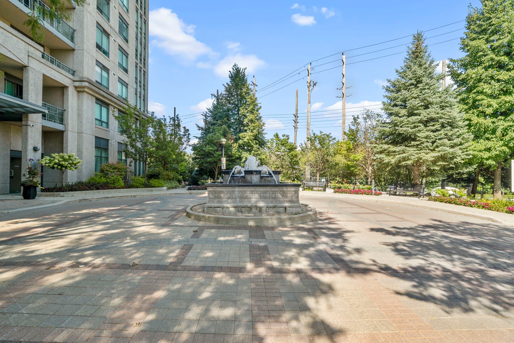 38 Fontenay Ct Unit 1107 Toronto, ON M9A 5H5
