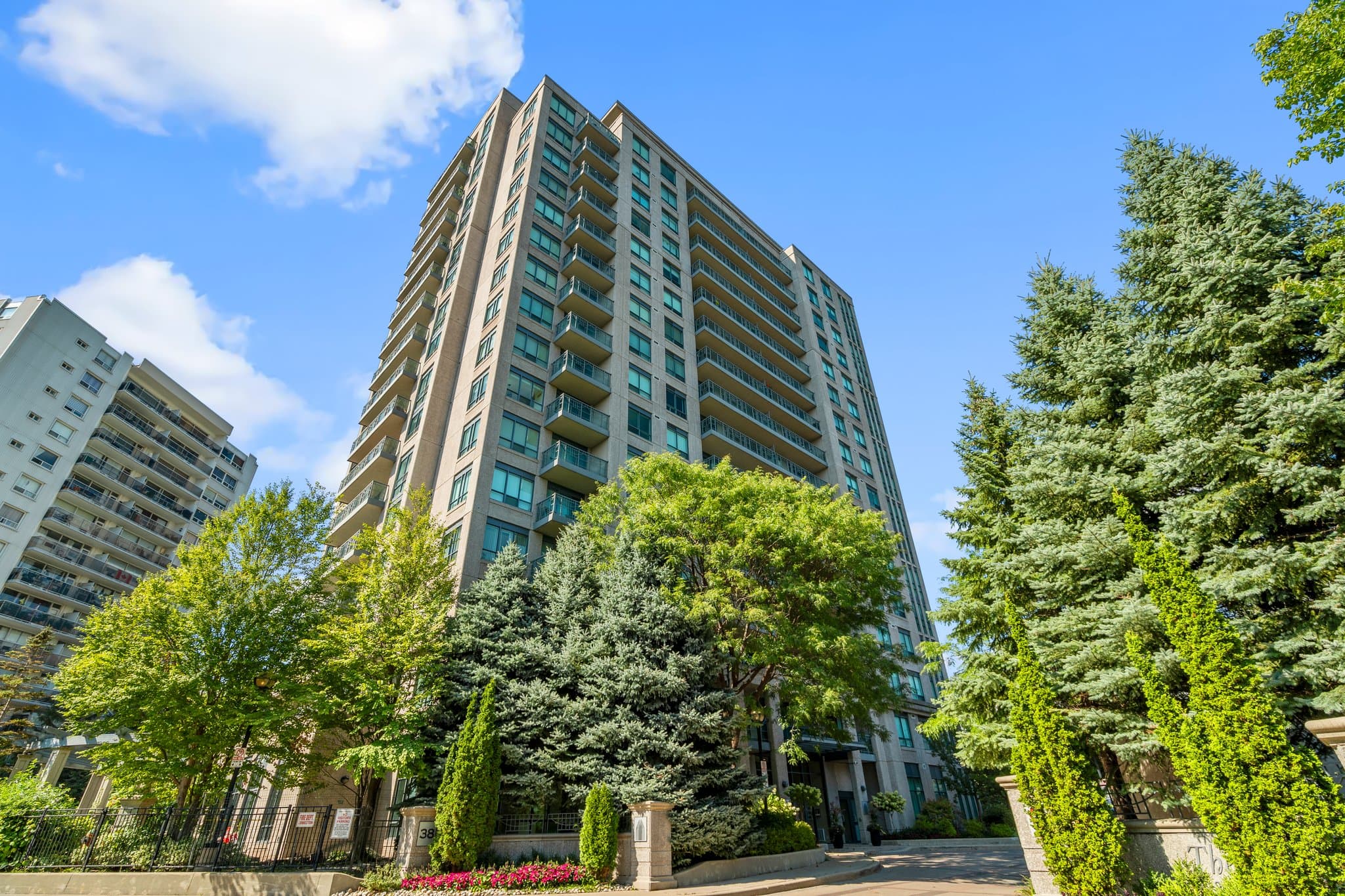 38 Fontenay Ct Unit 1310 Toronto, ON M9A 5H5