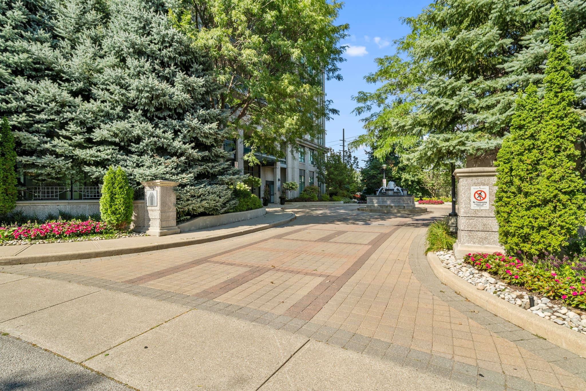 38 Fontenay Ct Unit 1310 Toronto, ON M9A 5H5