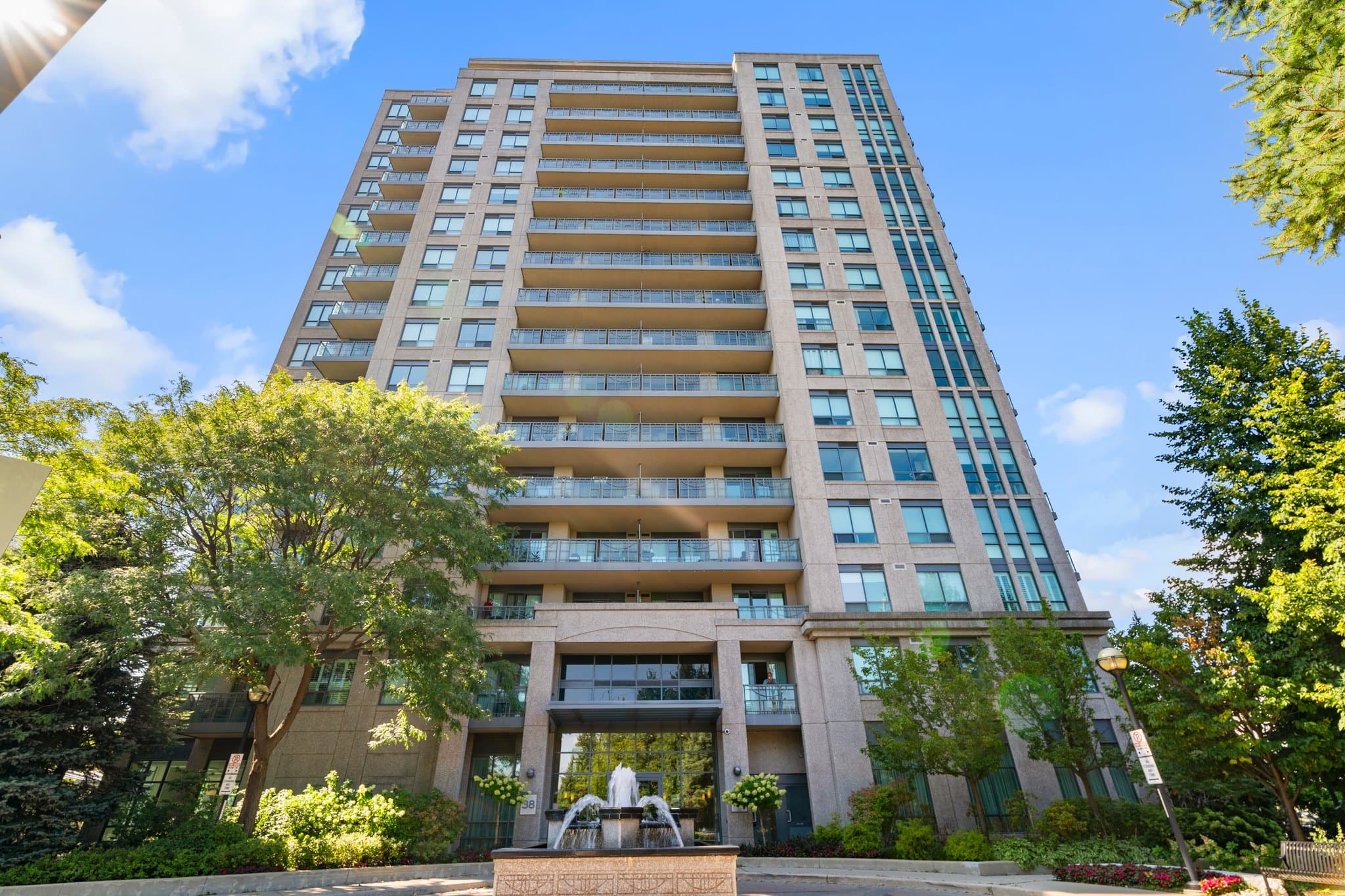 38 Fontenay Ct Unit 1310 Toronto, ON M9A 5H5