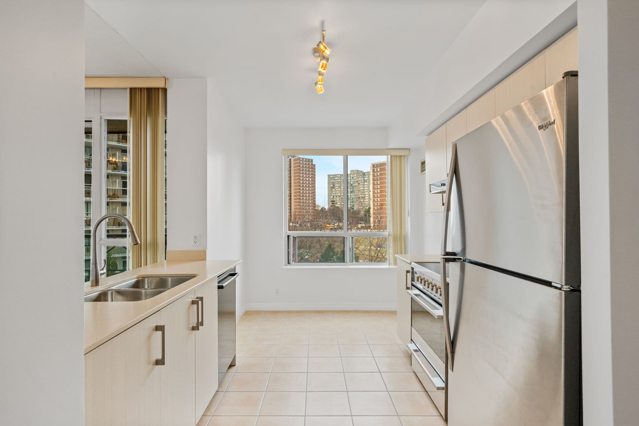 38 Fontenay Ct Unit 509 Toronto, ON M9A 5H5