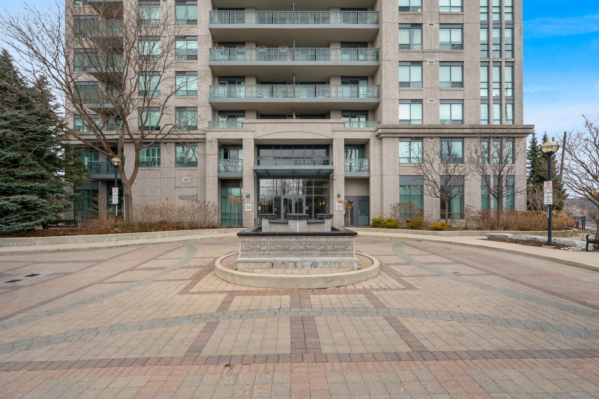 38 Fontenay Ct Unit 509 Toronto, ON M9A 5H5