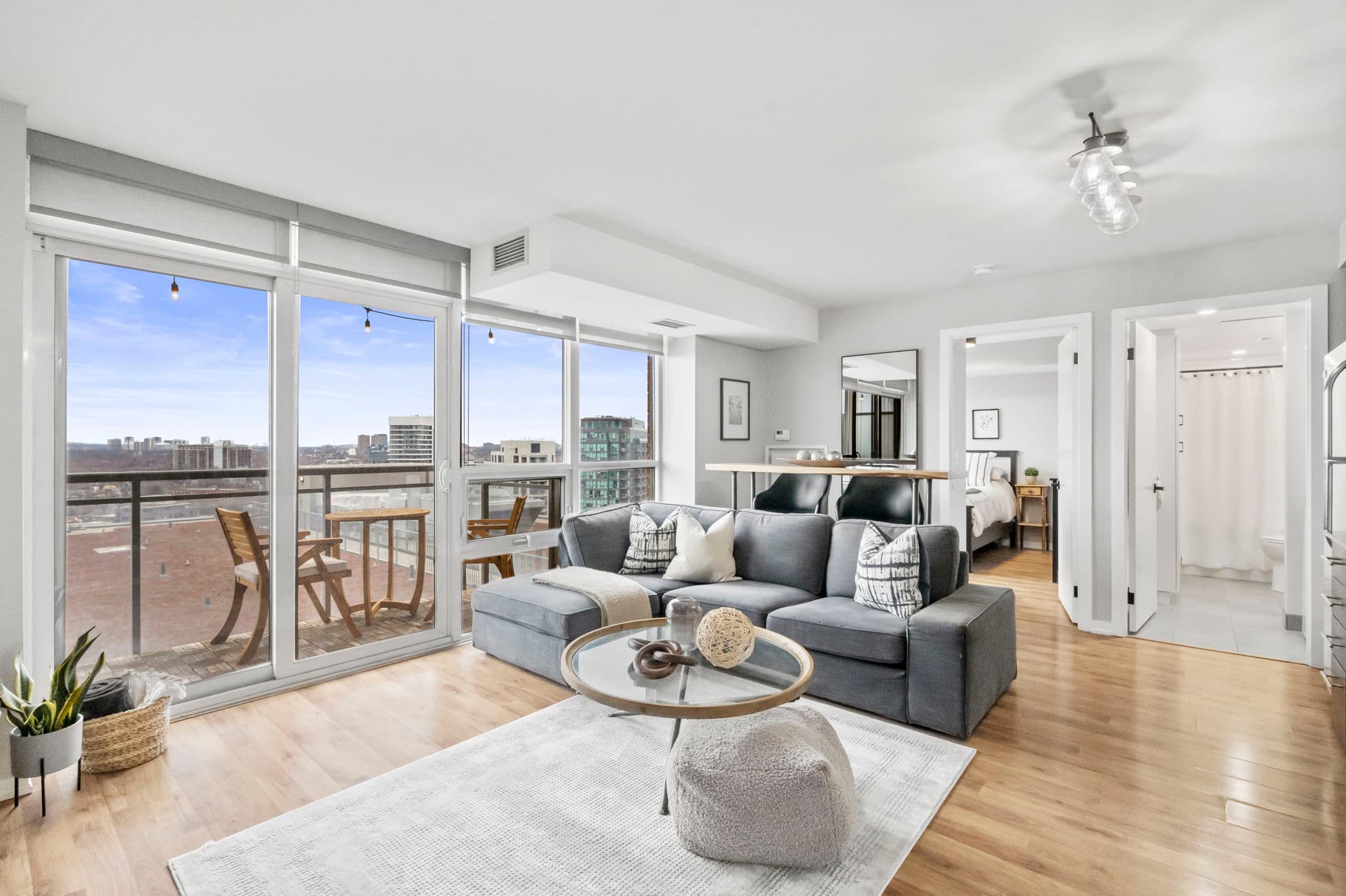 38 Joe Shuster Way Unit 1911 Toronto, ON M6K 0A5