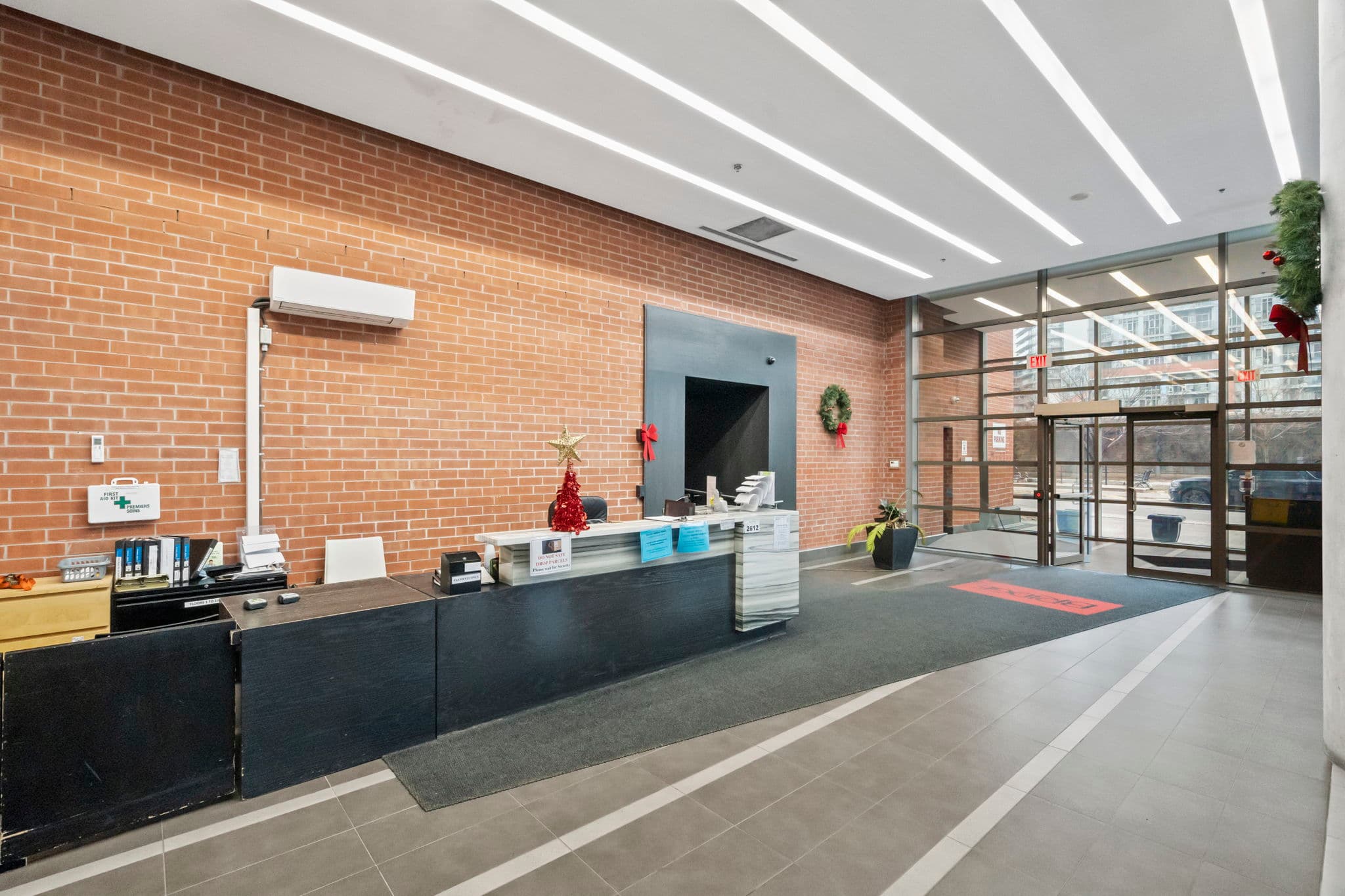 38 Joe Shuster Way Unit 1911 Toronto, ON M6K 0A5