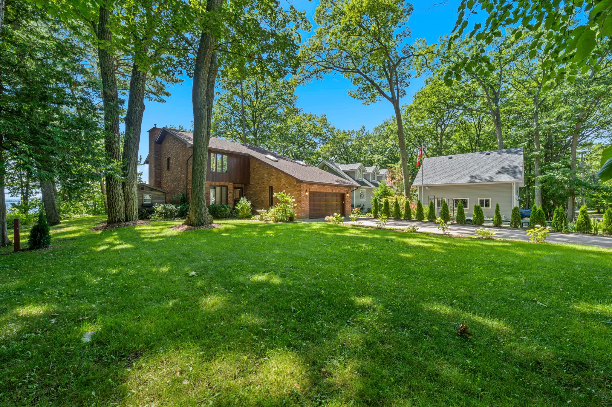38 Willow Dr Tiny, ON L0L 1P1