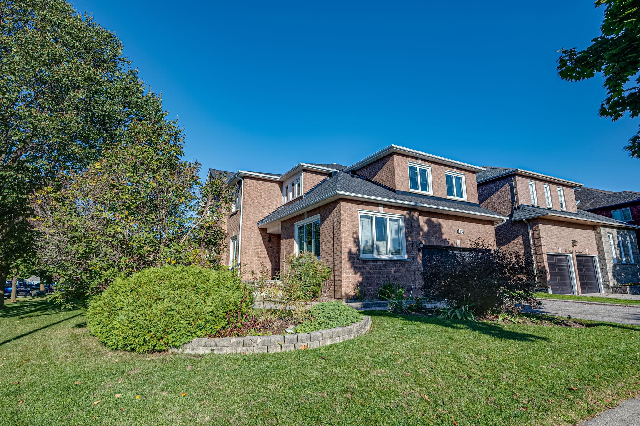 38 Worth Blvd Vaughan, ON L4J 7S9