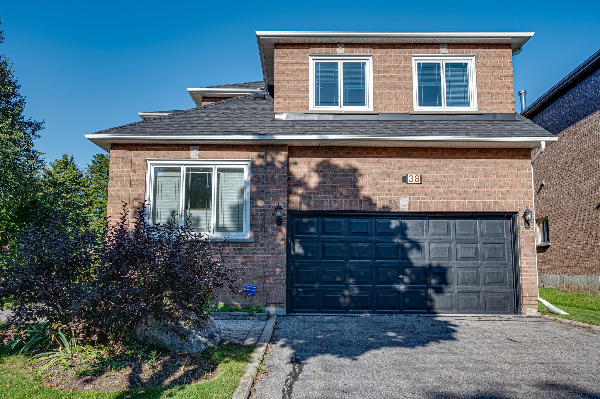 38 Worth Blvd Vaughan, ON L4J 7S9