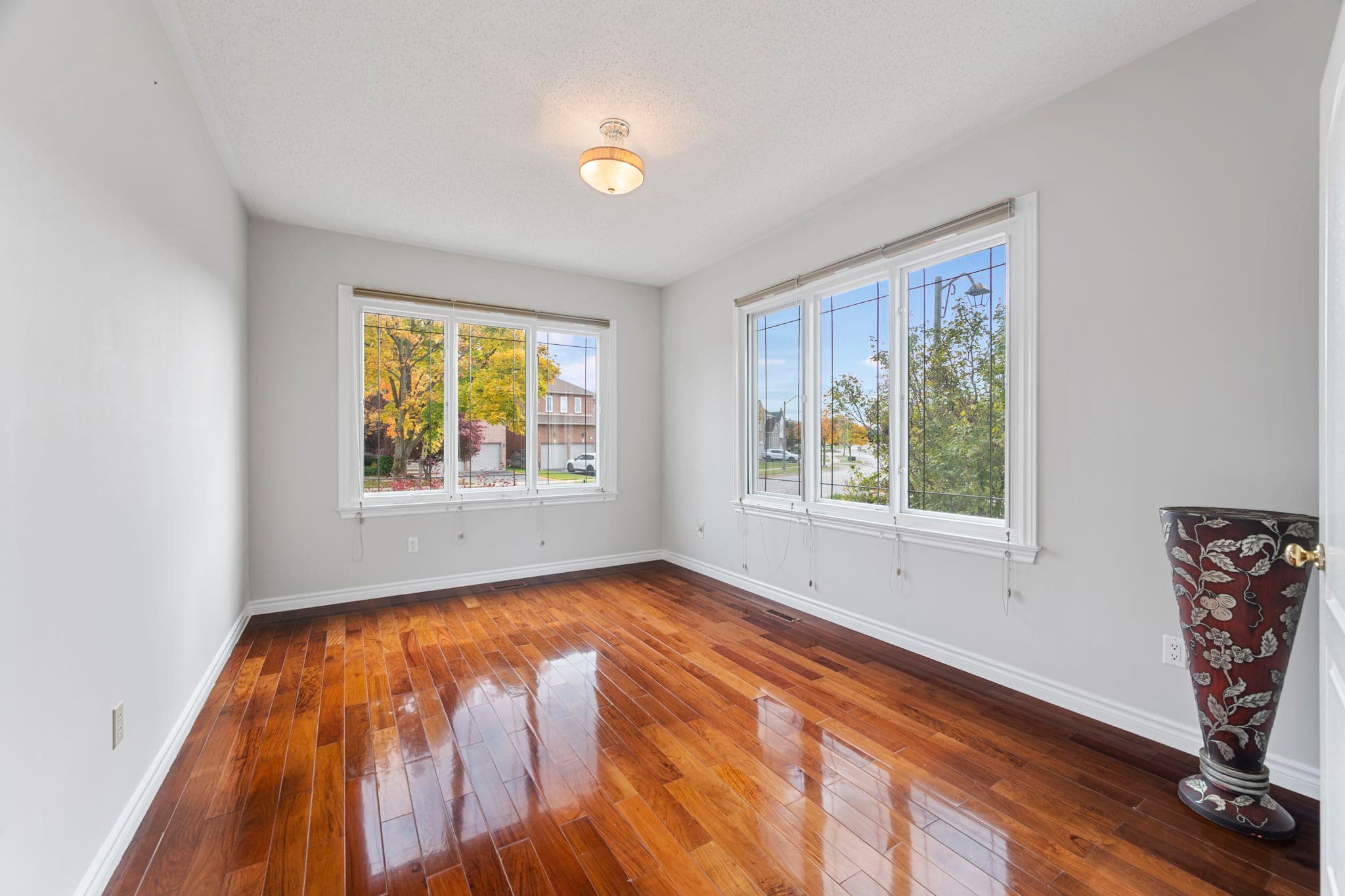 38 Worth Blvd Vaughan, ON L4J 7S9
