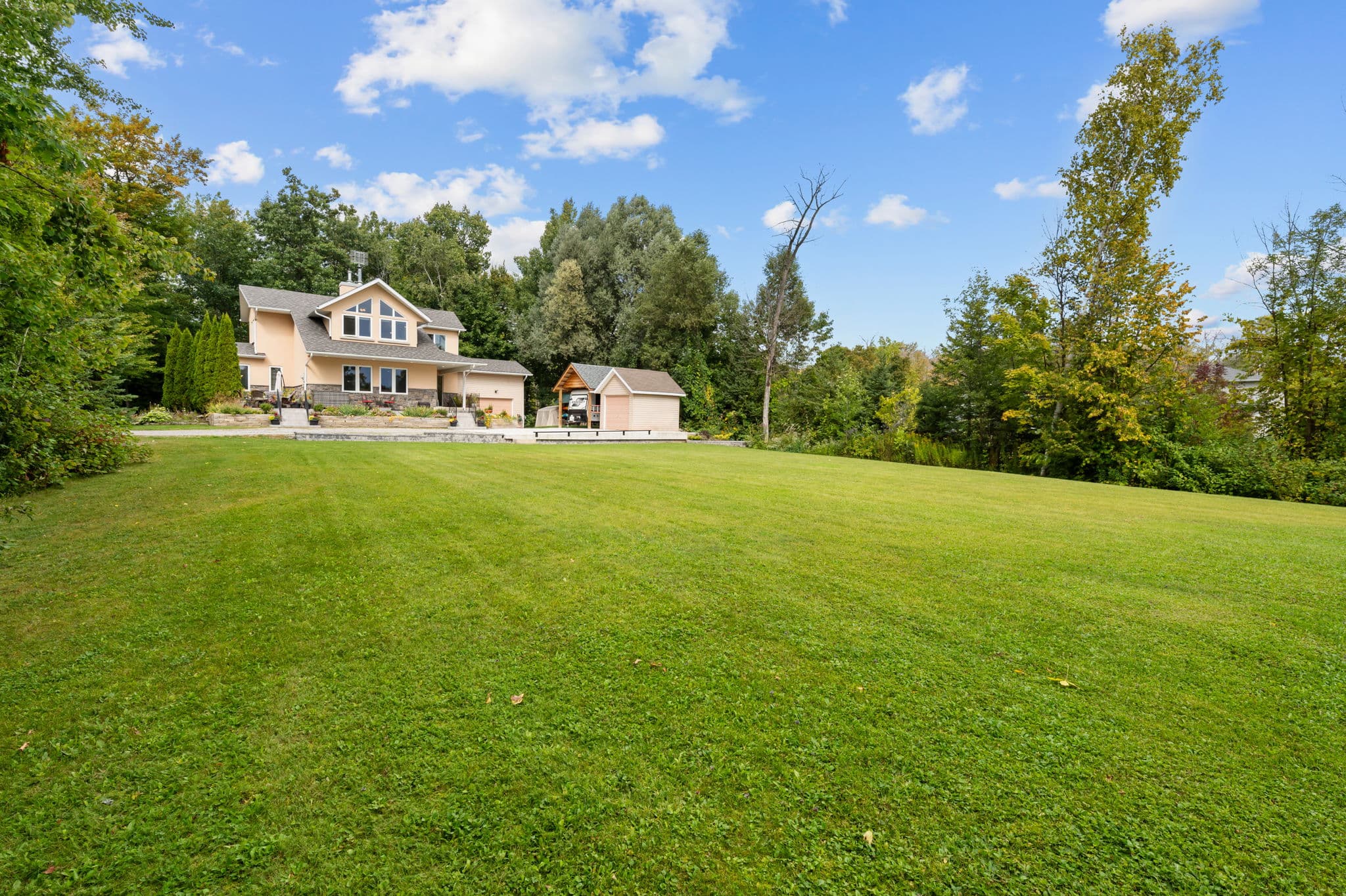3809 East St Innisfil, ON L9S 2L9
