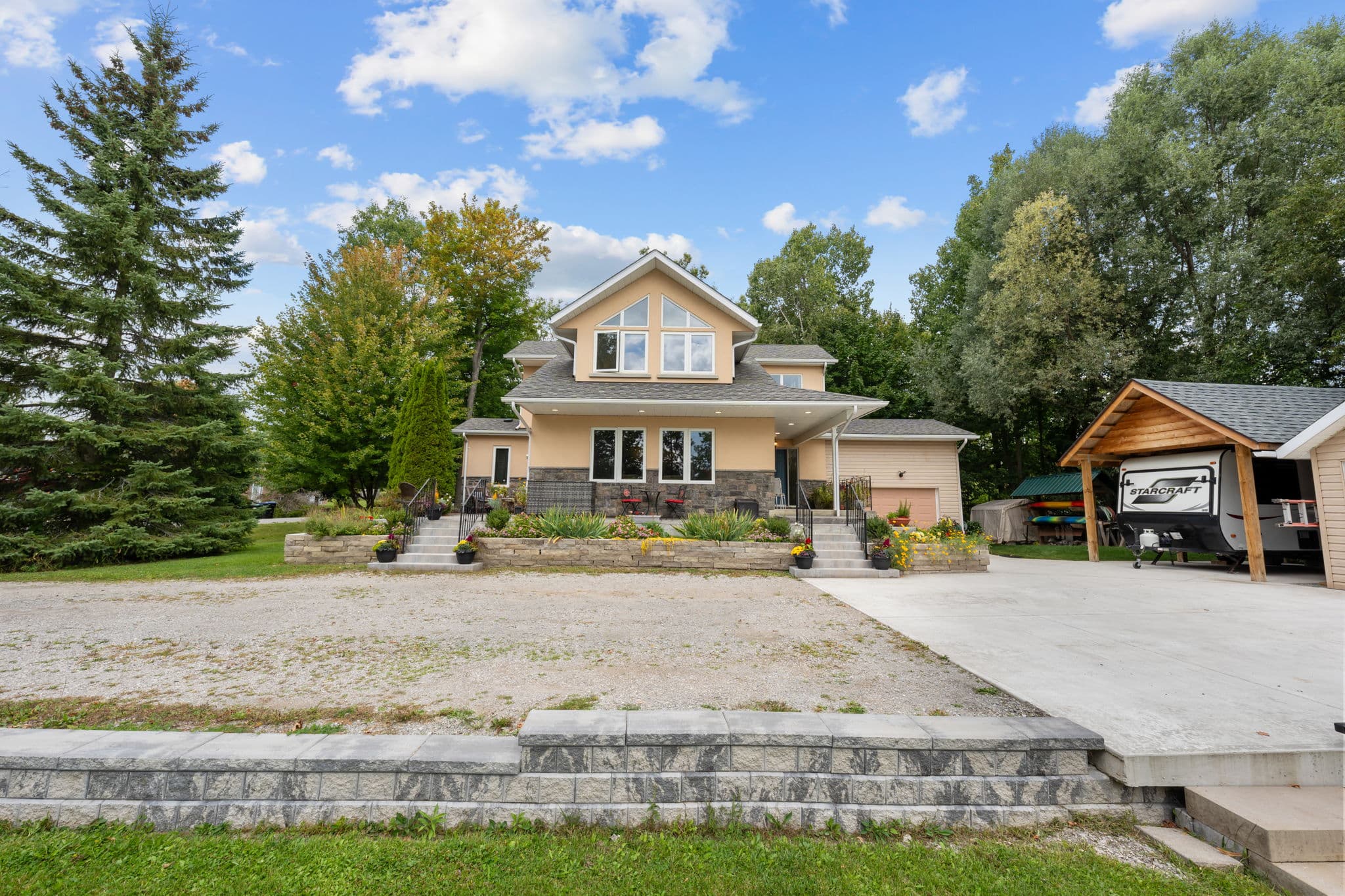 3809 East St Innisfil, ON L9S 2L9